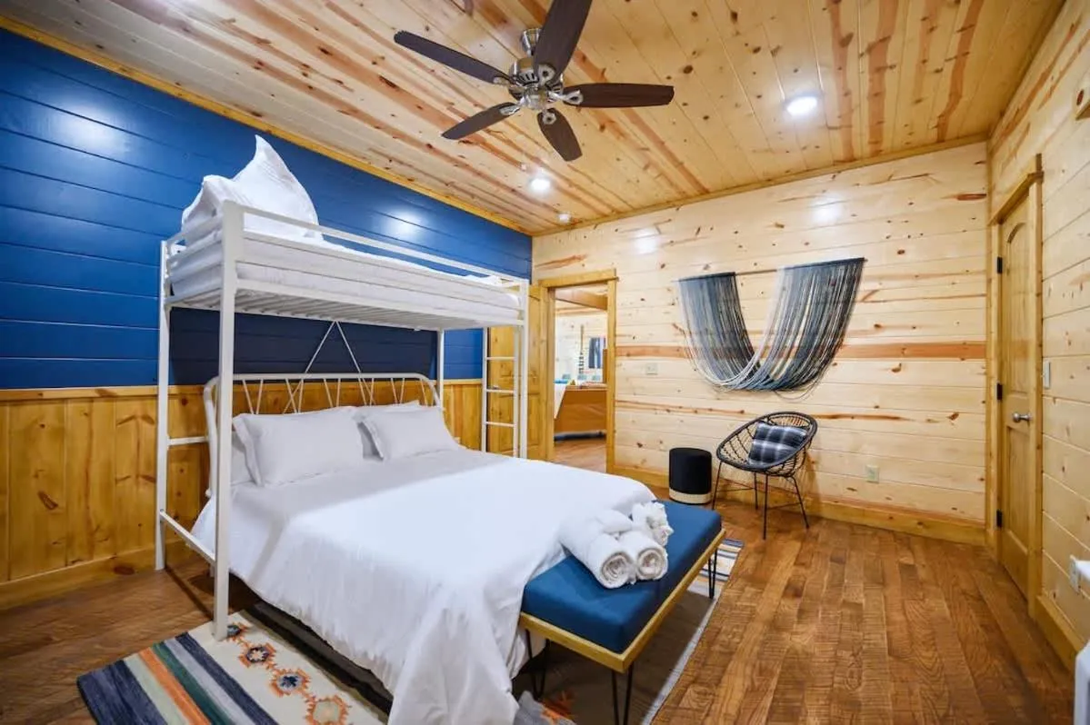 Bed in Massive Hochatown Lodge W Spa, Basketball & More