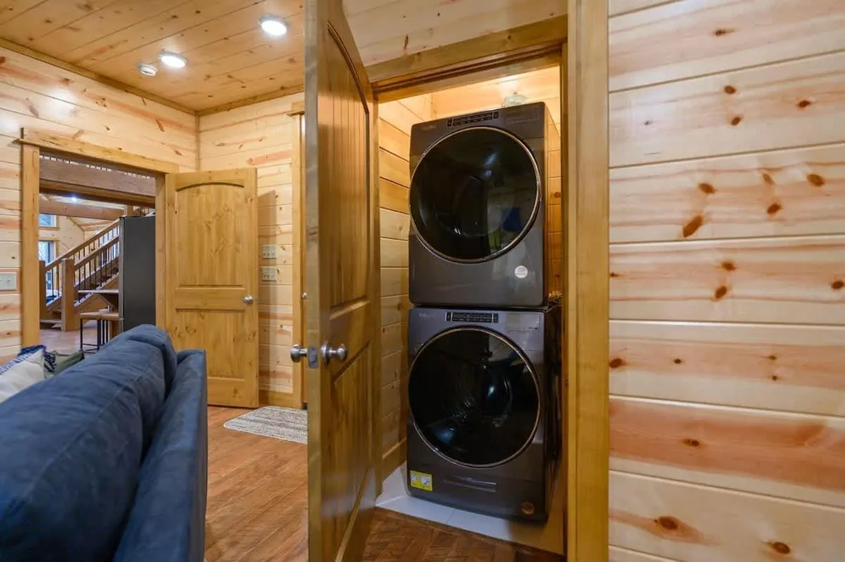 Massive Hochatown Lodge W Spa, Basketball & More