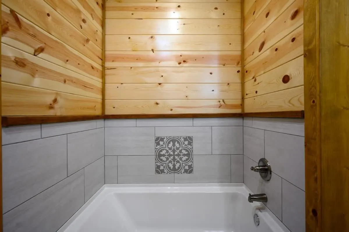 Massive Hochatown Lodge W Spa, Basketball & More