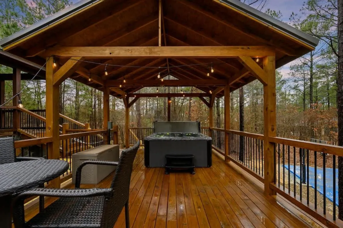 Massive Hochatown Lodge W Spa, Basketball & More