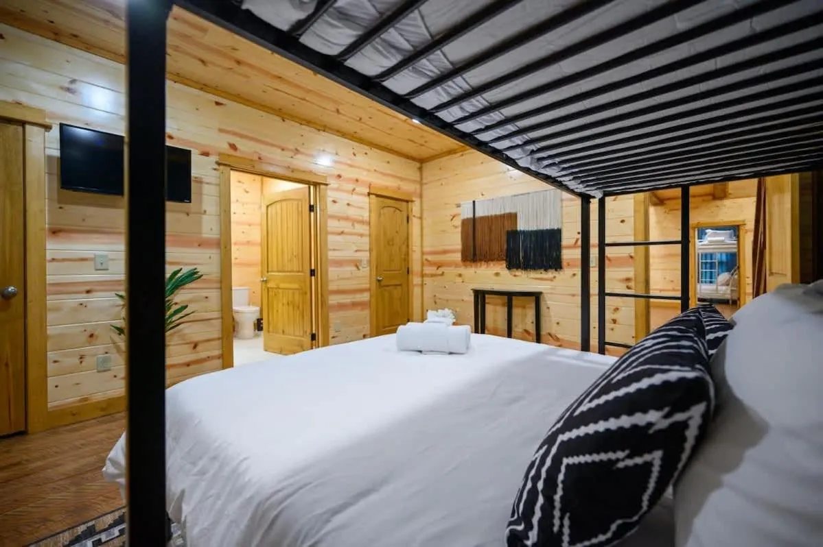 Bed in Massive Hochatown Lodge W Spa, Basketball & More