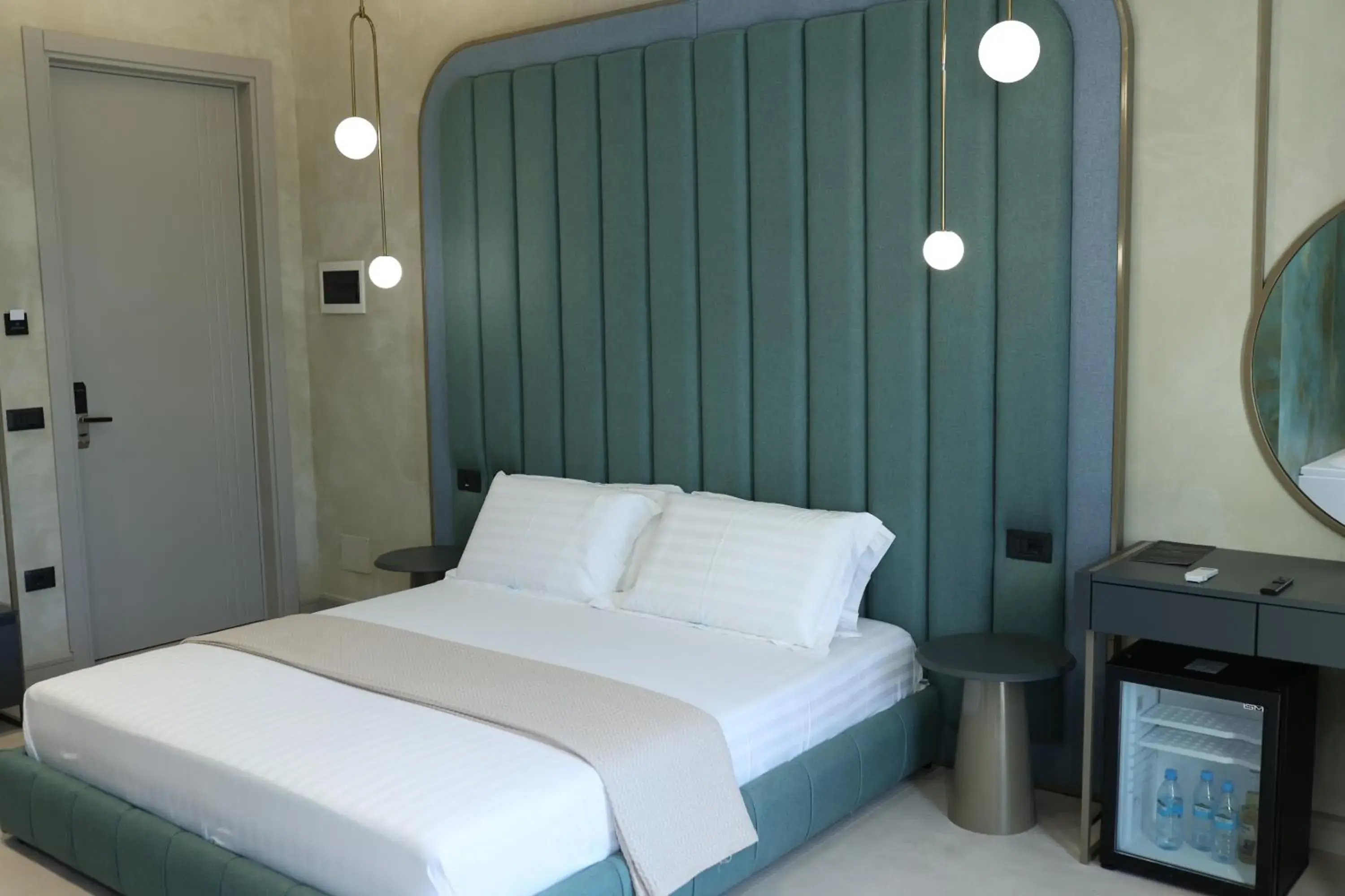 Deluxe Double Room with Jacuzzi and Pool View in Comfort Suites Deluxe Double Room with Jacuzzi and Pool View in Comfort Suites