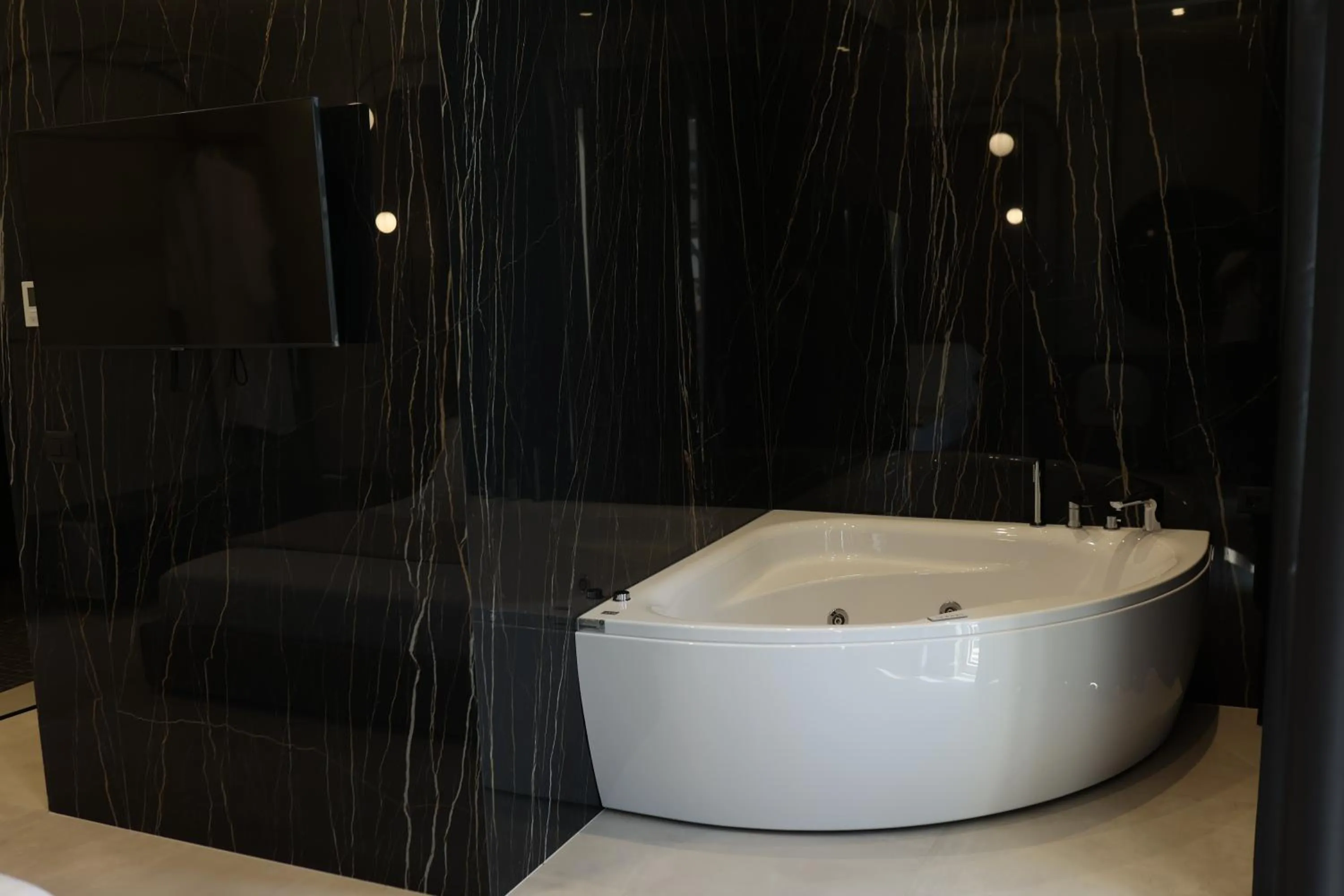 Hot Tub in Comfort Suites