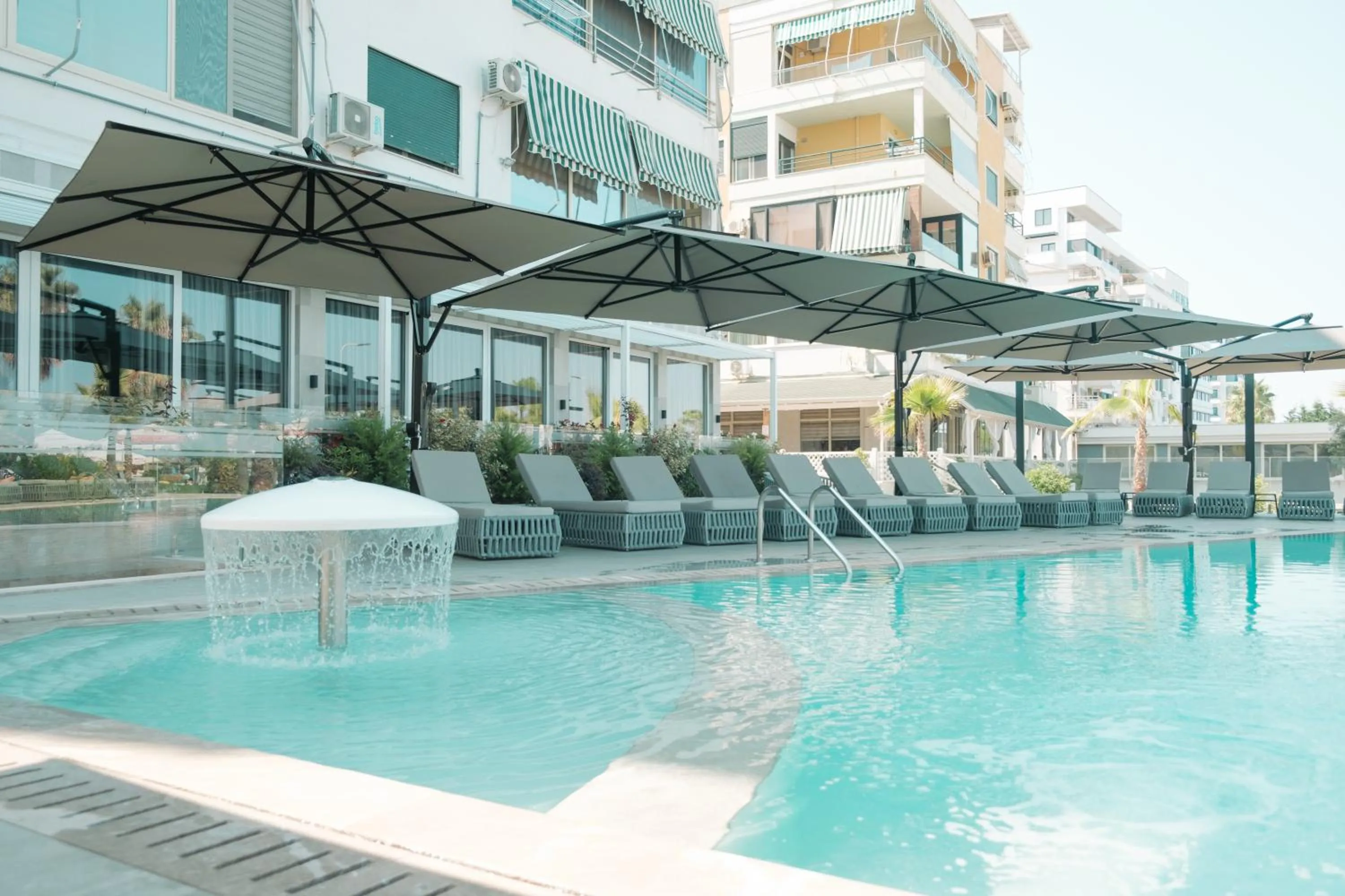 Property building in Comfort Suites