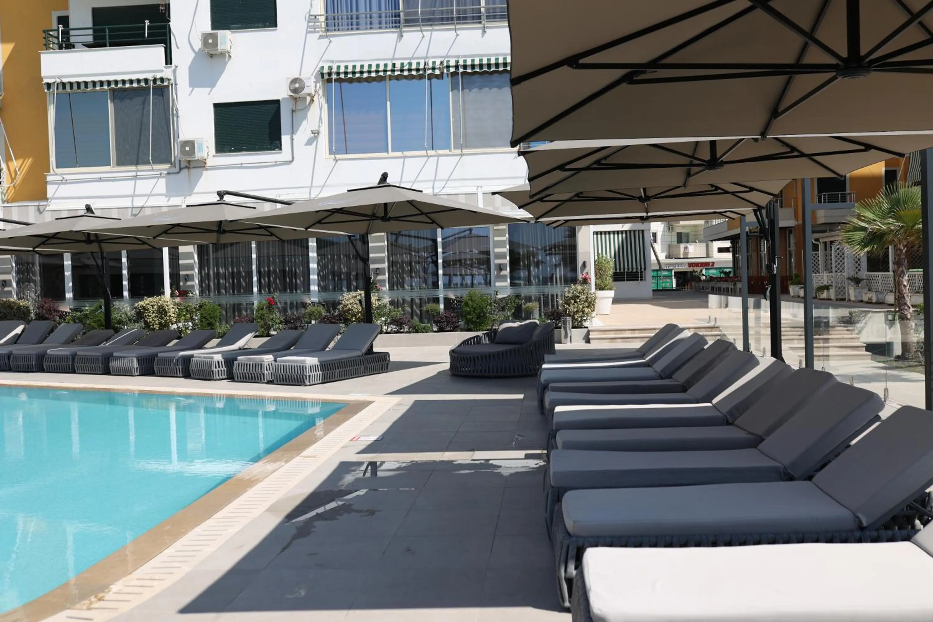 Property building in Comfort Suites