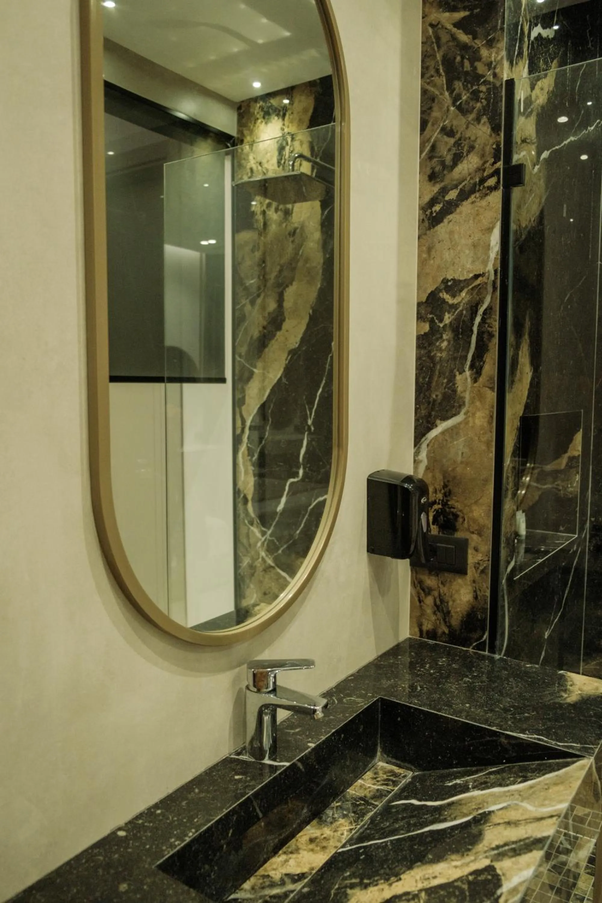 Shower in Comfort Suites