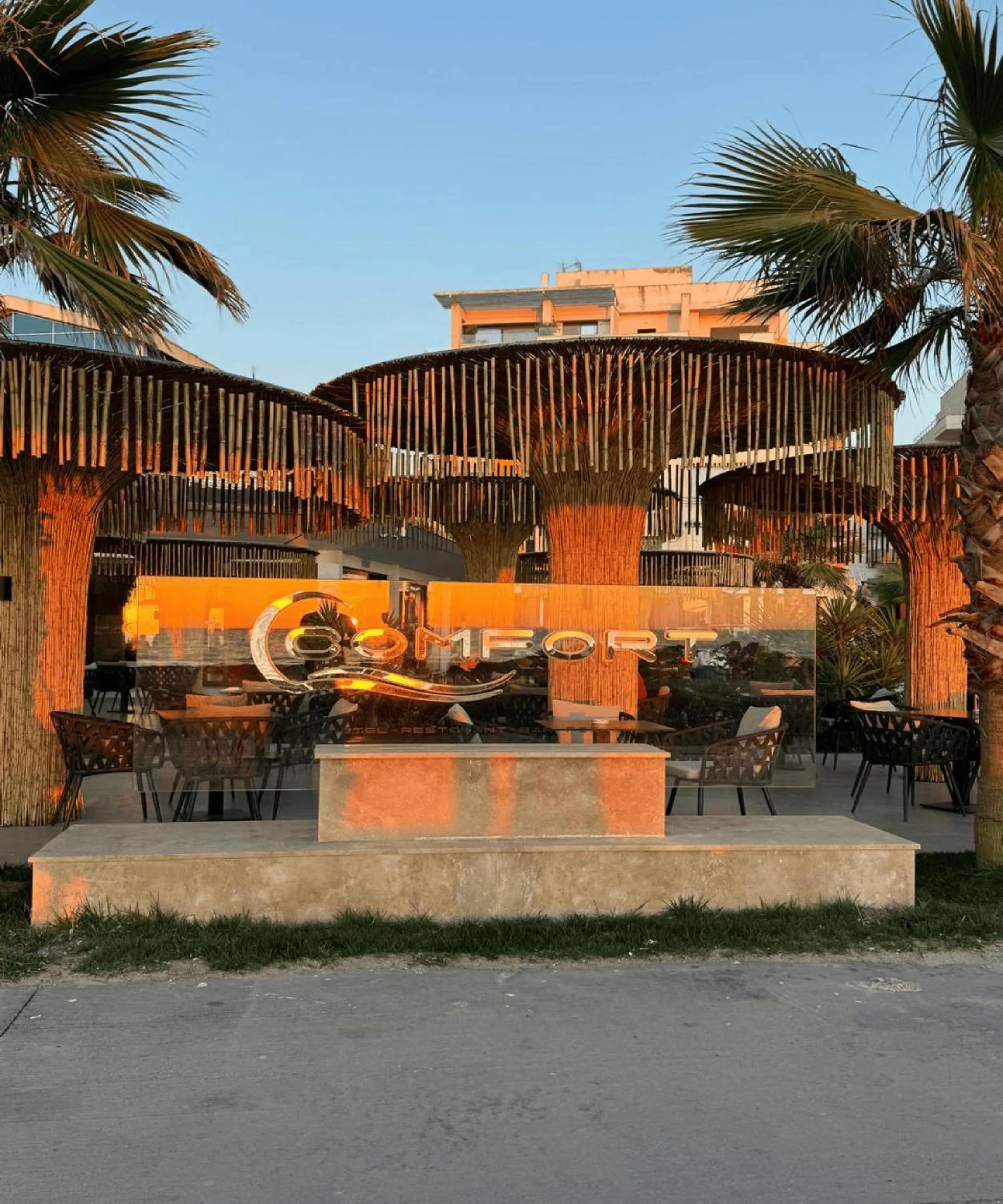 Restaurant/places to eat in Comfort Suites