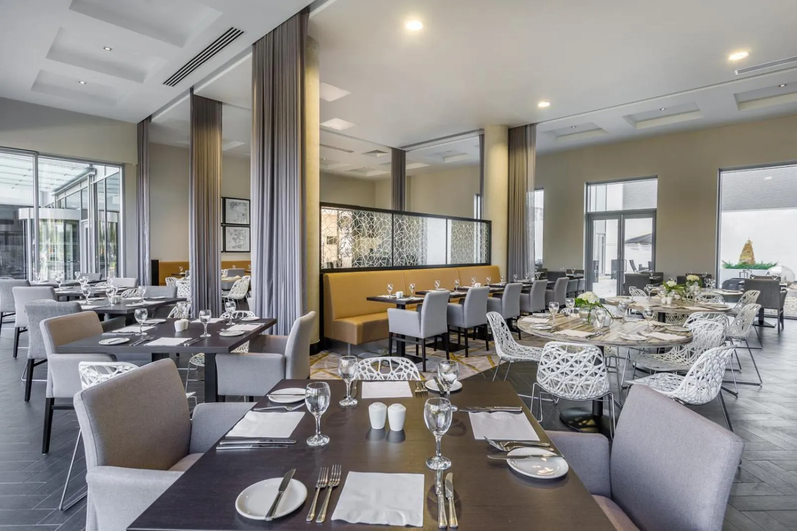 Restaurant/places to eat in Heston Hyde Hotel
