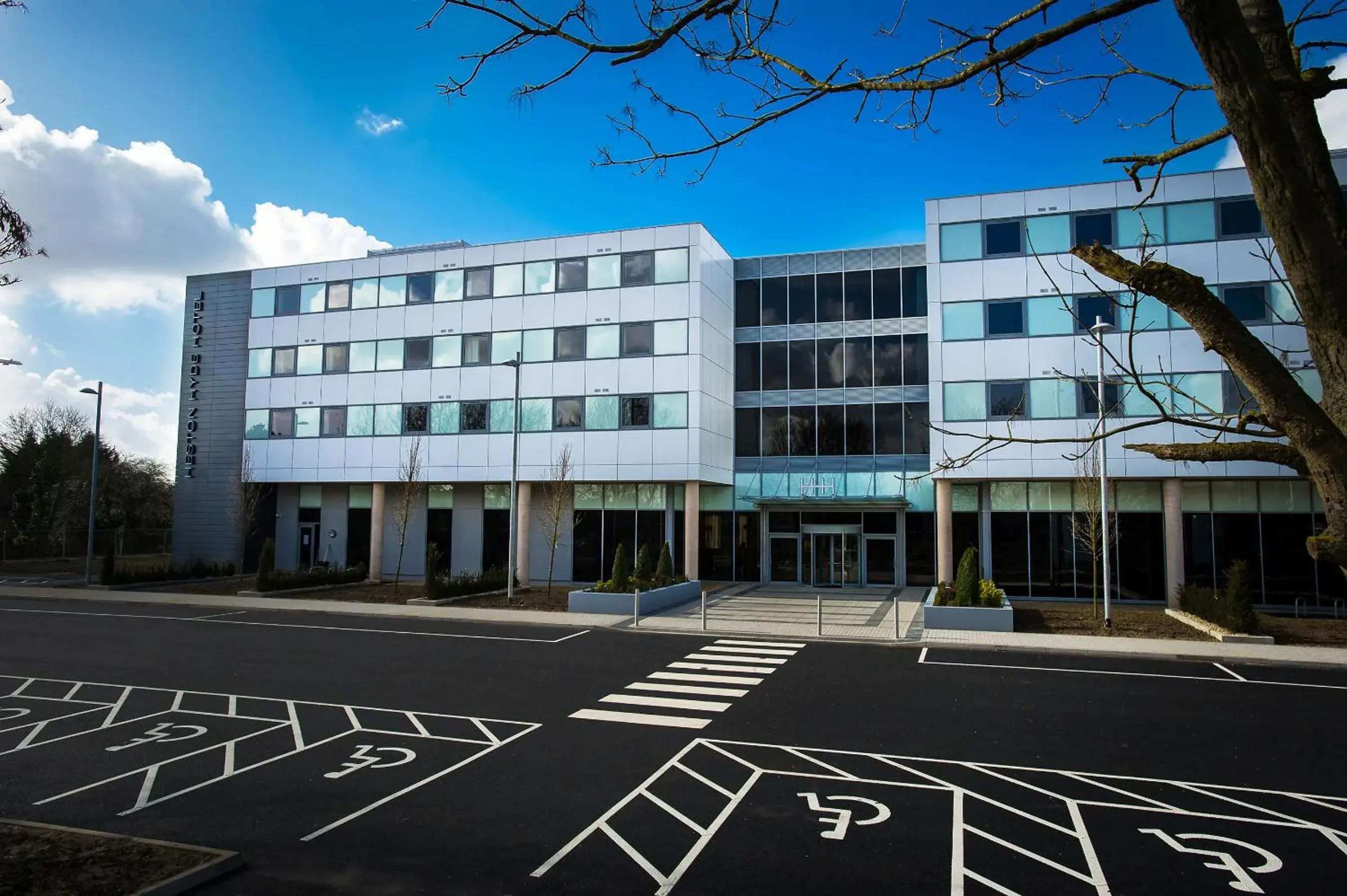 Facade/entrance in Heston Hyde Hotel Facade/entrance in Heston Hyde Hotel