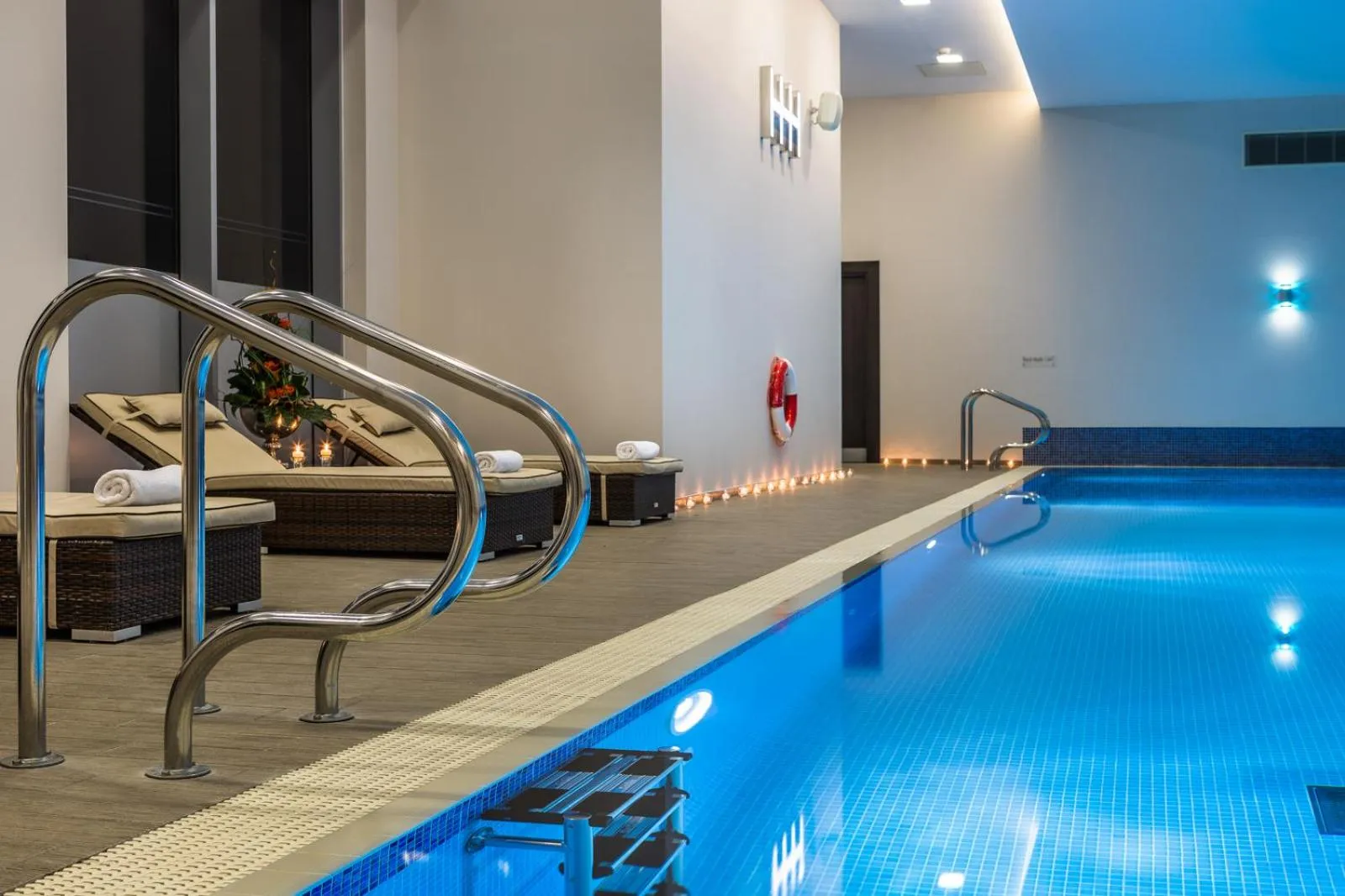 Swimming pool in Heston Hyde Hotel