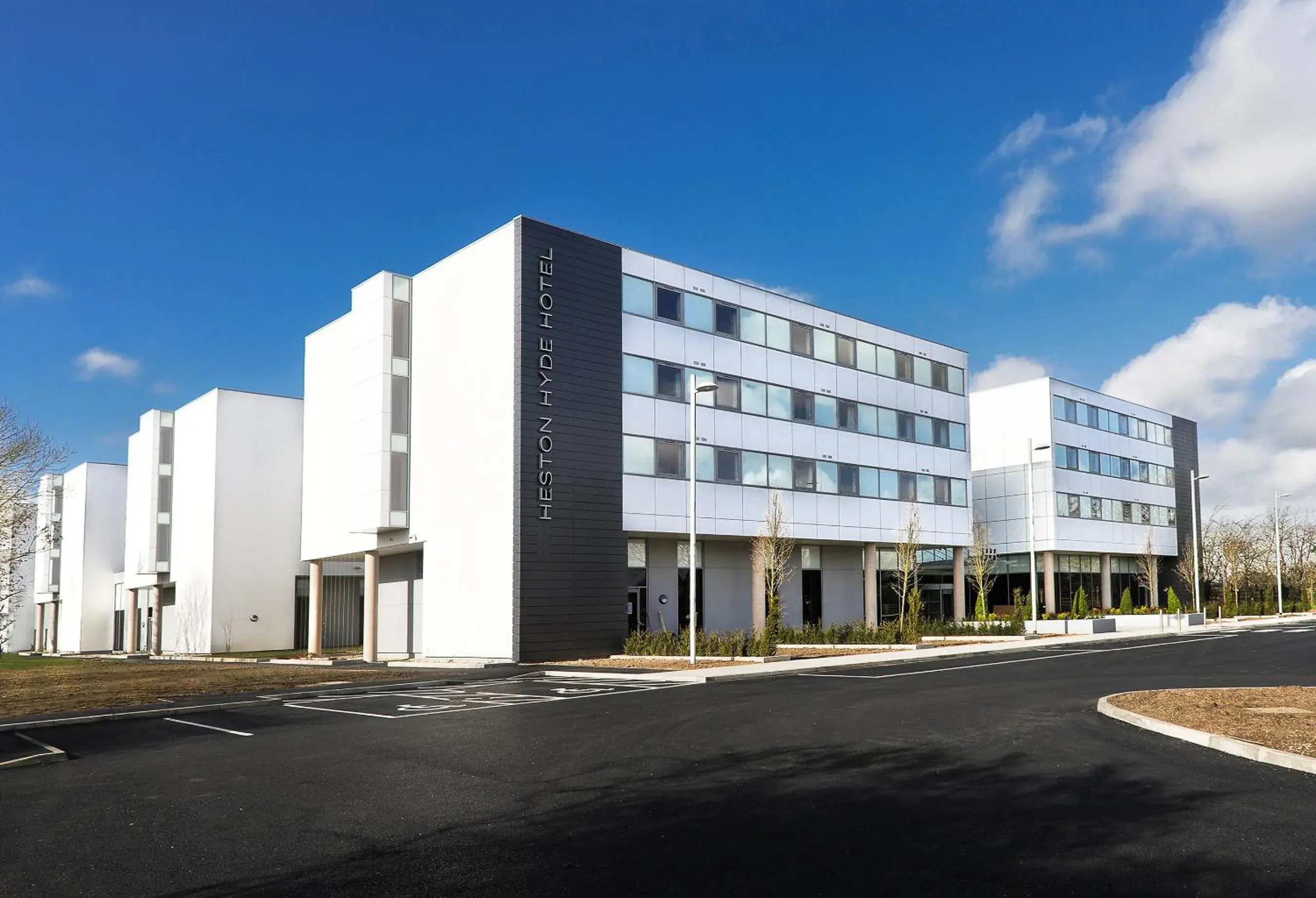 Facade/entrance in Heston Hyde Hotel Facade/entrance in Heston Hyde Hotel