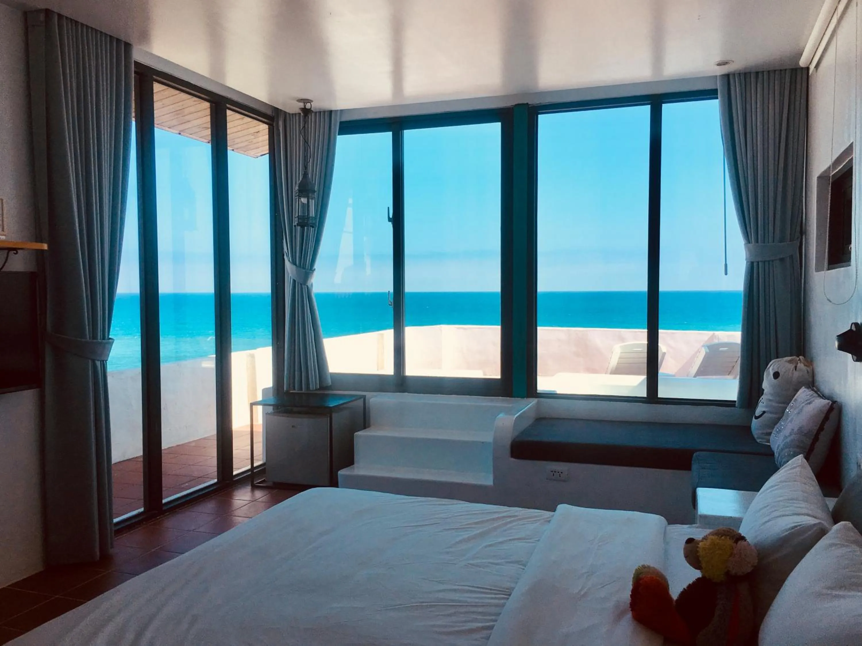 Sea view, Bed in Sea Shore Hotel