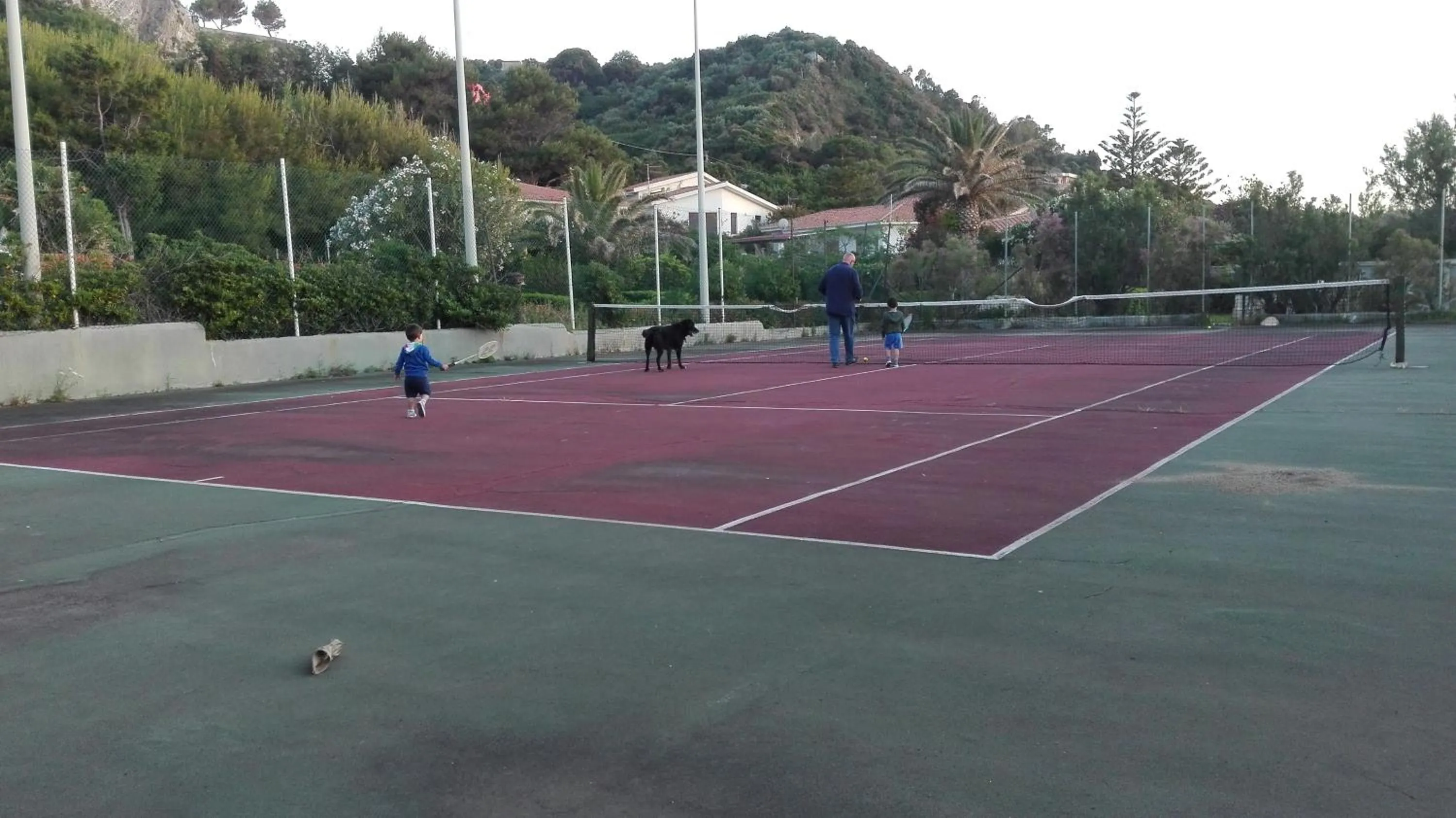 Tennis court in La Casa A Mare B&B