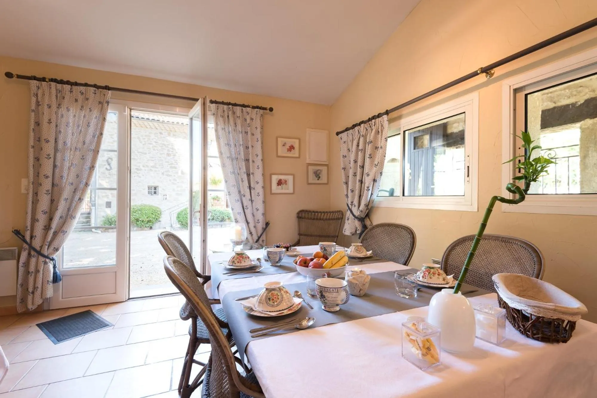 Dining area in Le Moulin de Beaunette