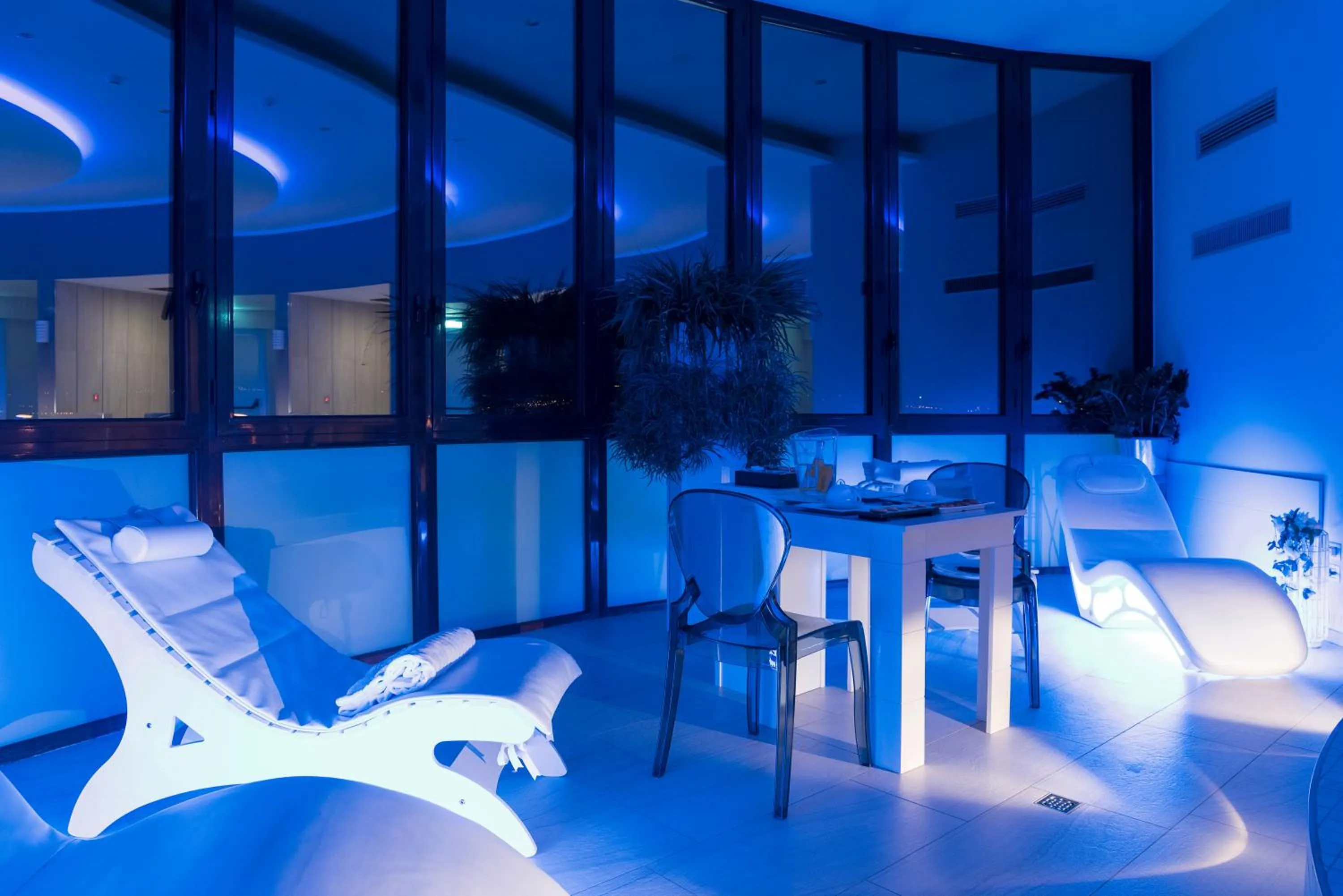 Hot Tub in Grand Hotel Biffy