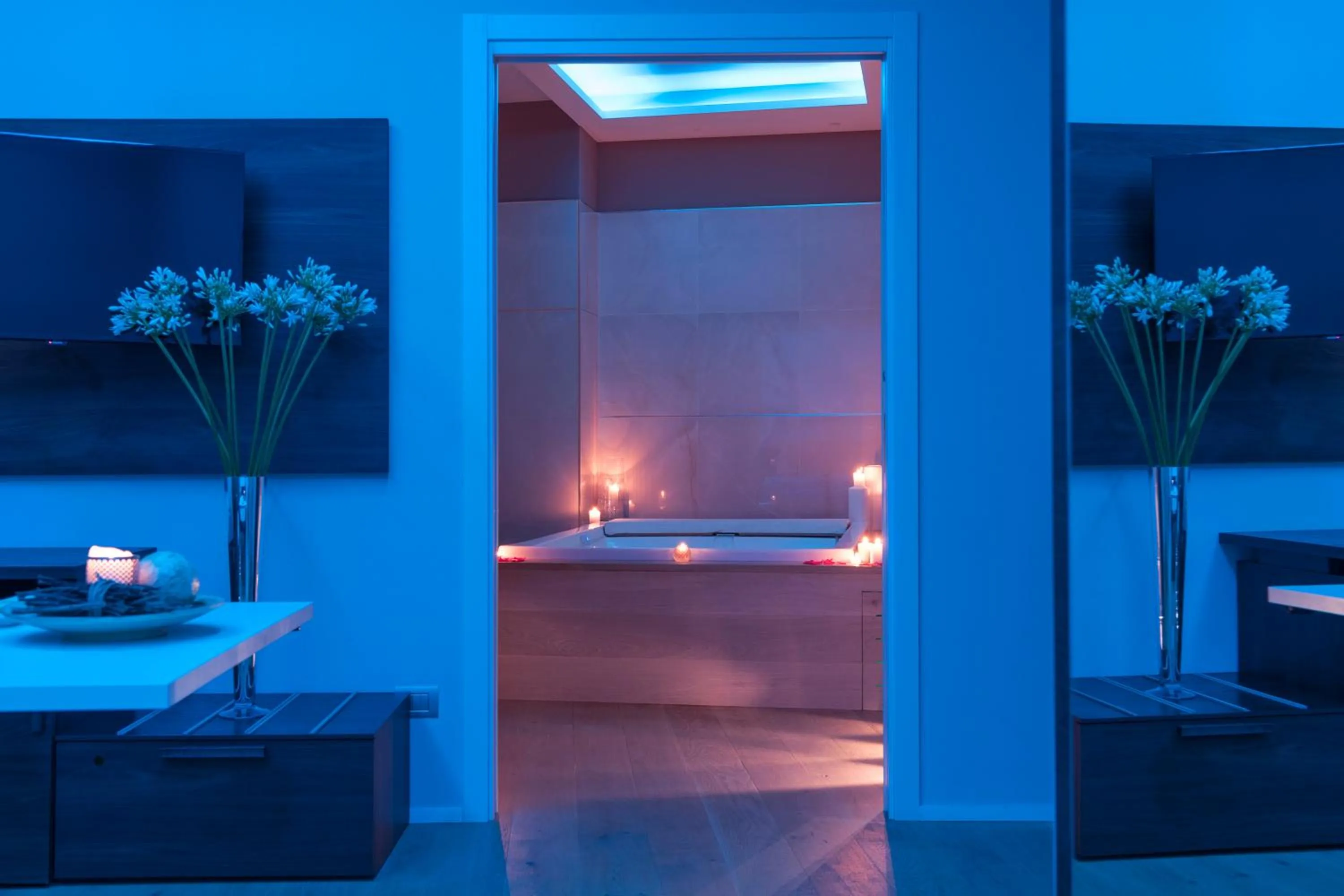 Hot Tub in Grand Hotel Biffy