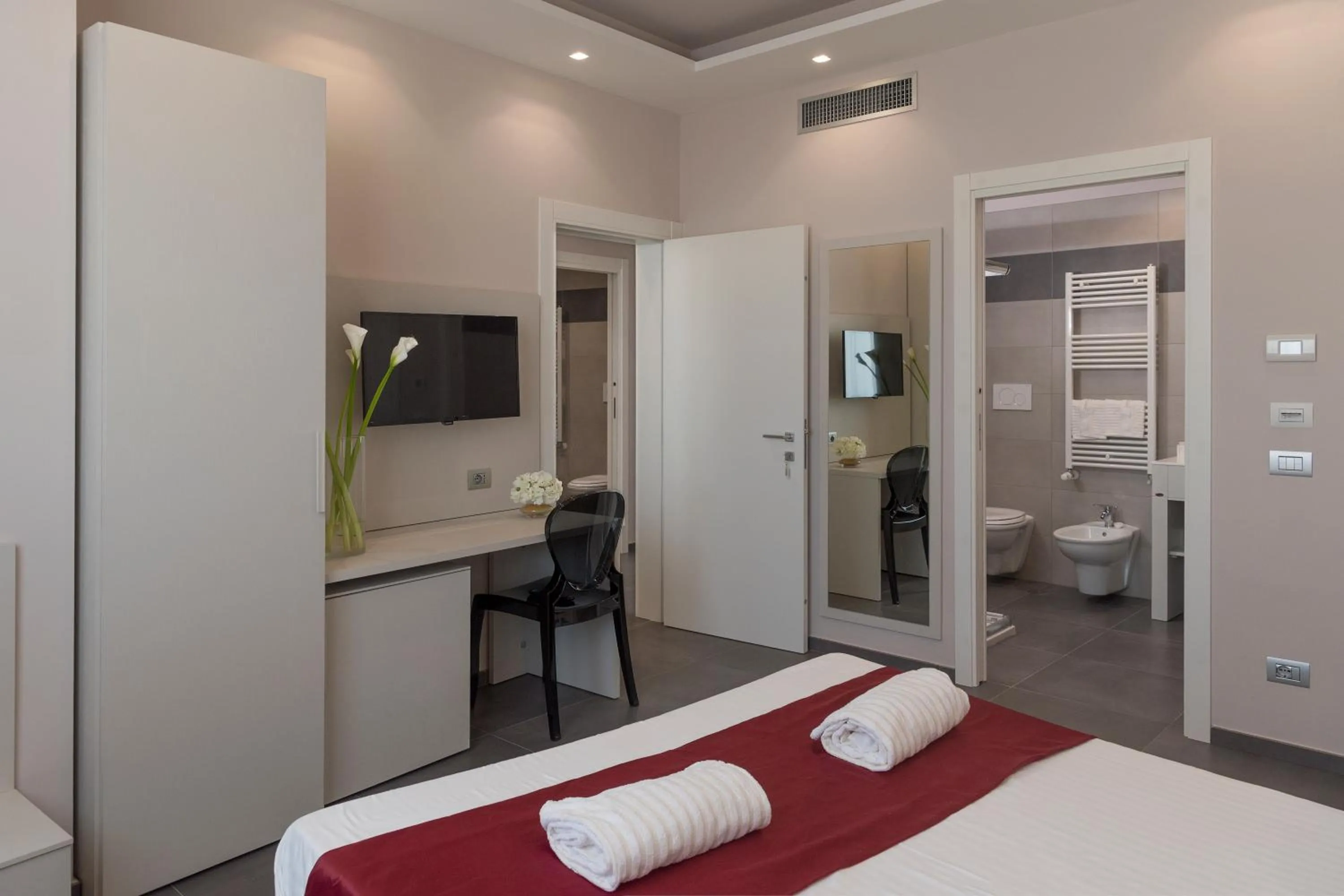 Bedroom, Bed in Grand Hotel Biffy