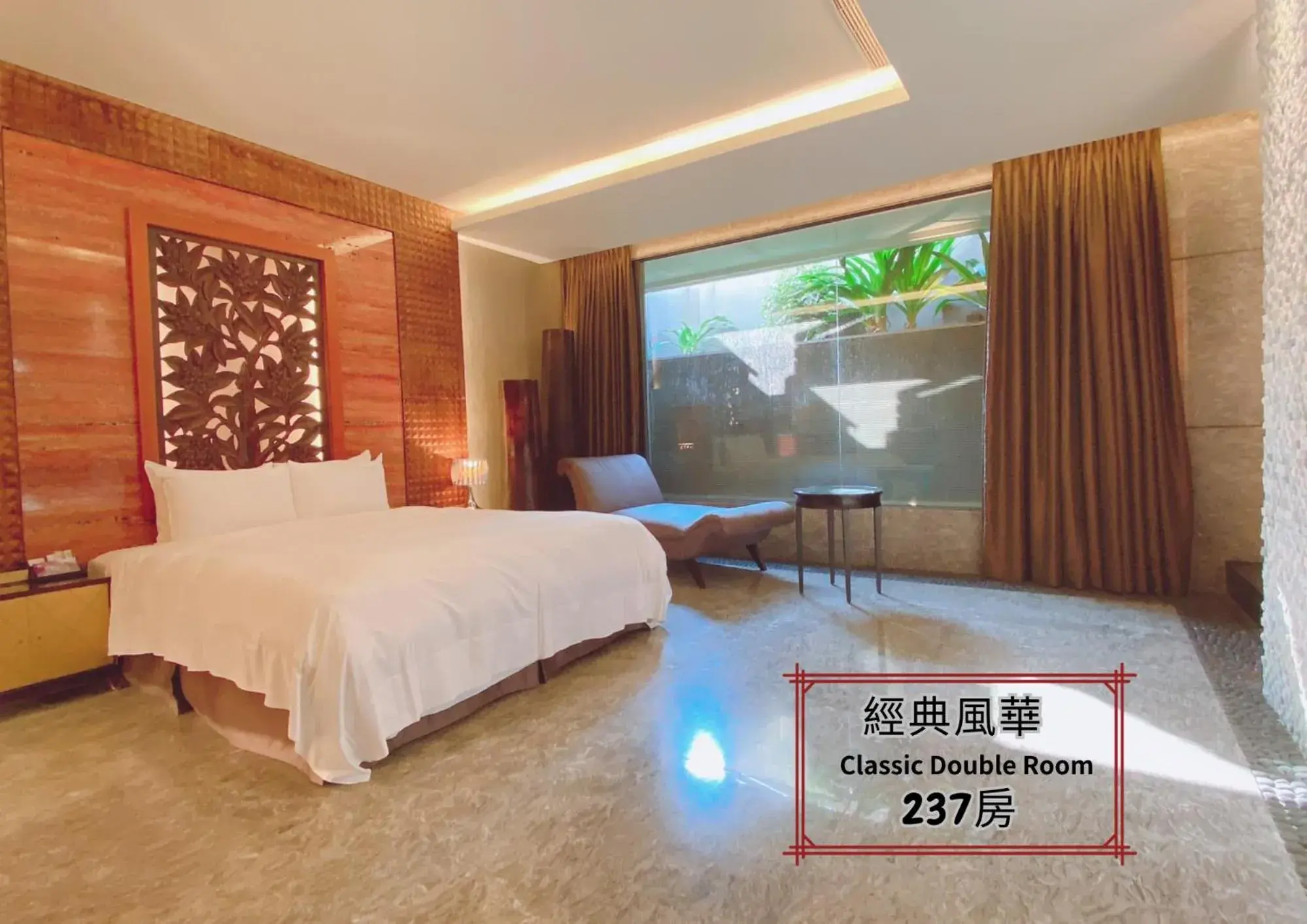 Bedroom, Bed in Orient Luxury Villa Motel