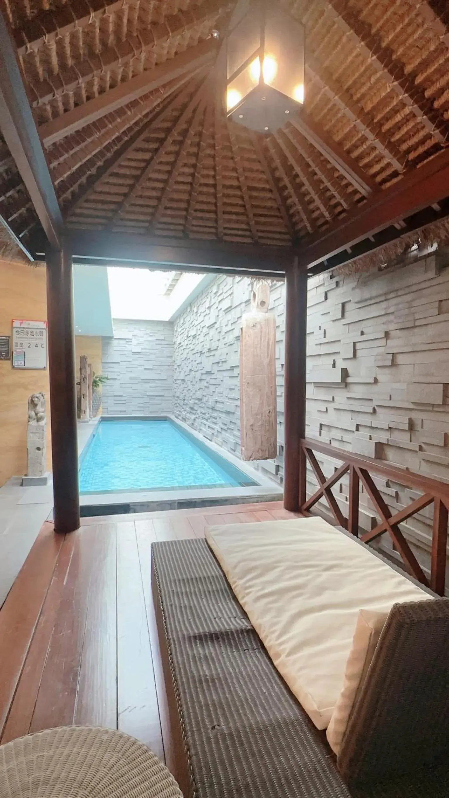 Swimming Pool in Orient Luxury Villa Motel