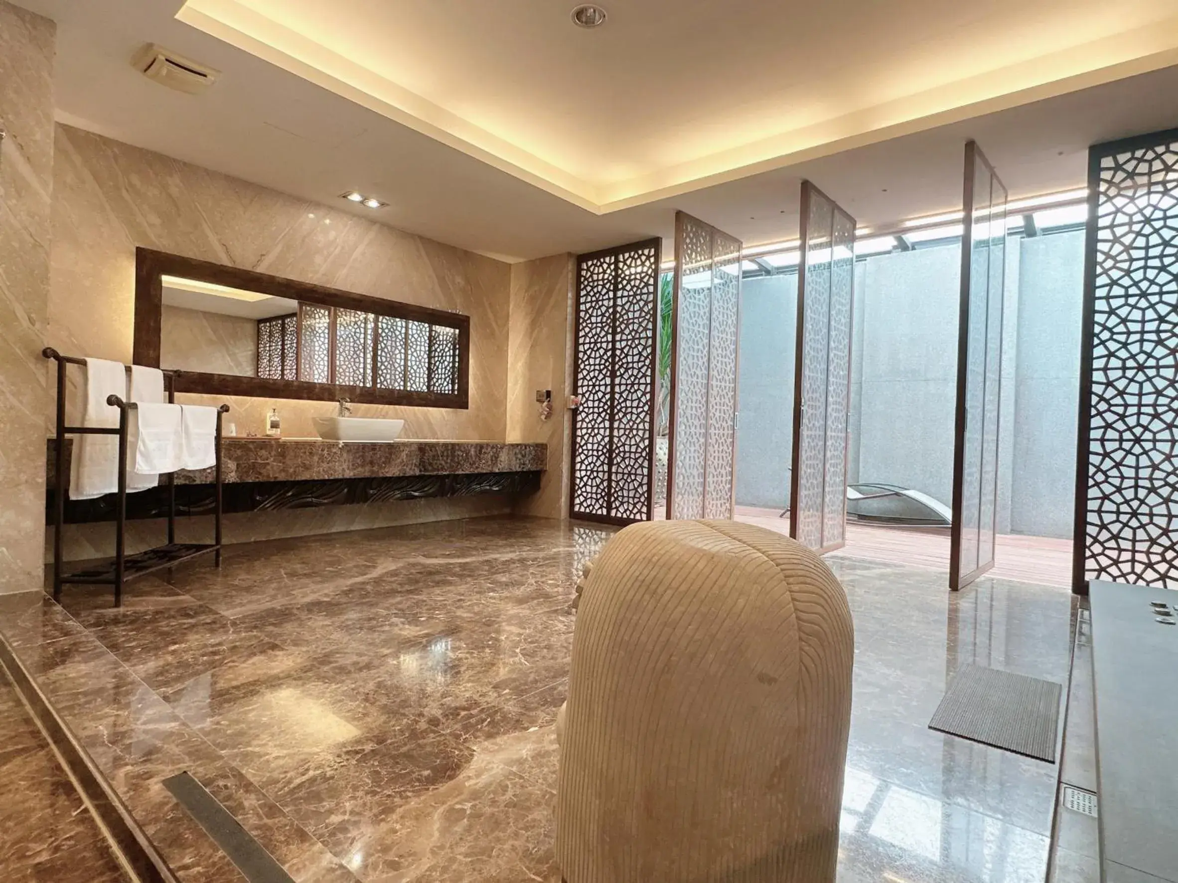Bathroom, Seating Area in Orient Luxury Villa Motel