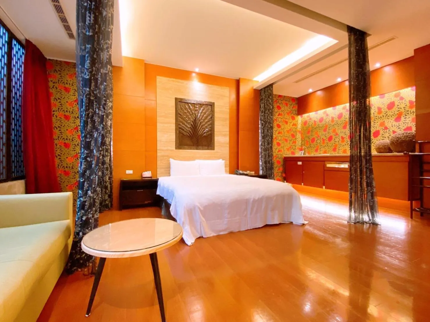 Bedroom, Bed in Orient Luxury Villa Motel