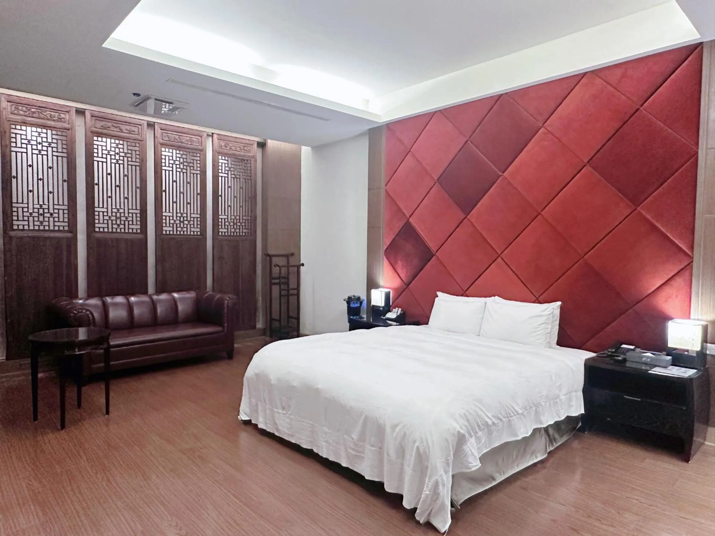 Bedroom, Bed in Orient Luxury Villa Motel