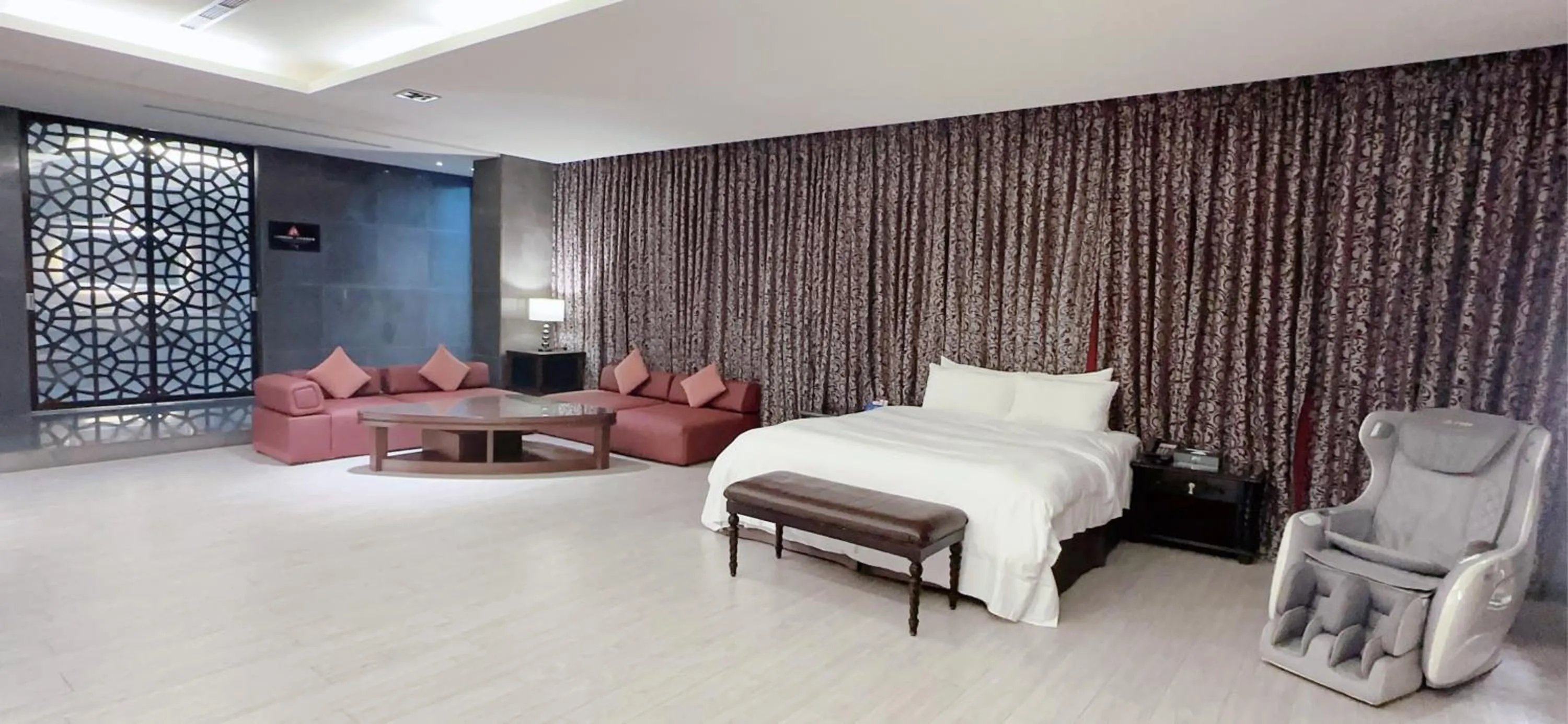 Bedroom, Bed in Orient Luxury Villa Motel