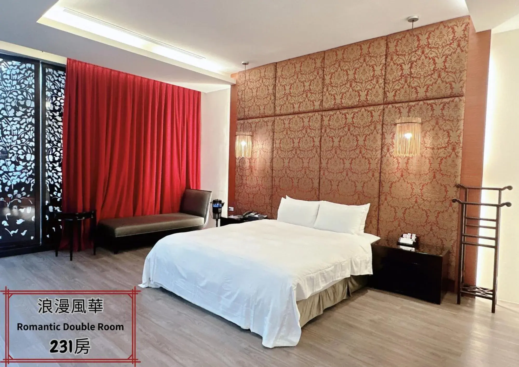 Bedroom, Bed in Orient Luxury Villa Motel