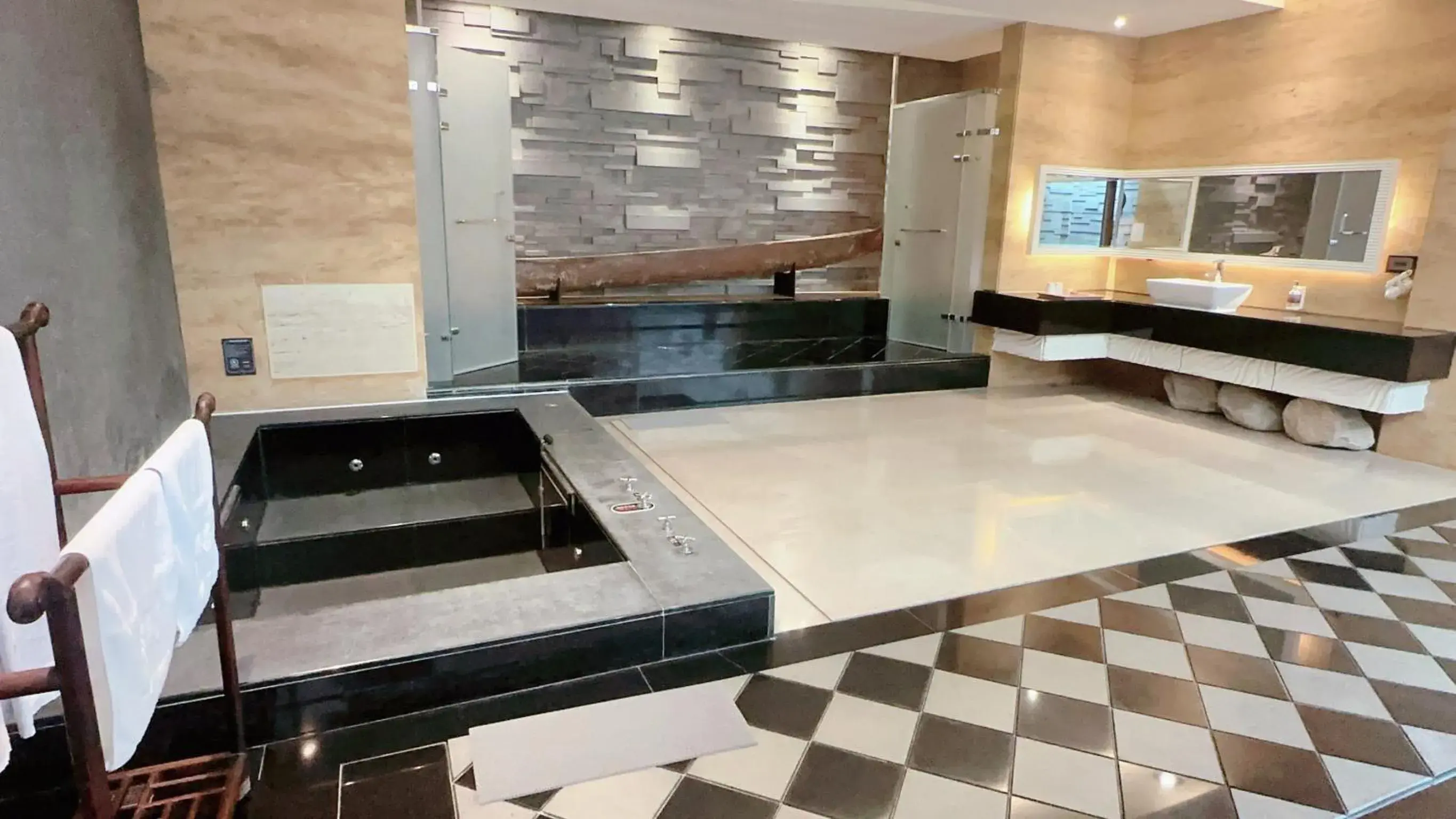 Bathroom in Orient Luxury Villa Motel