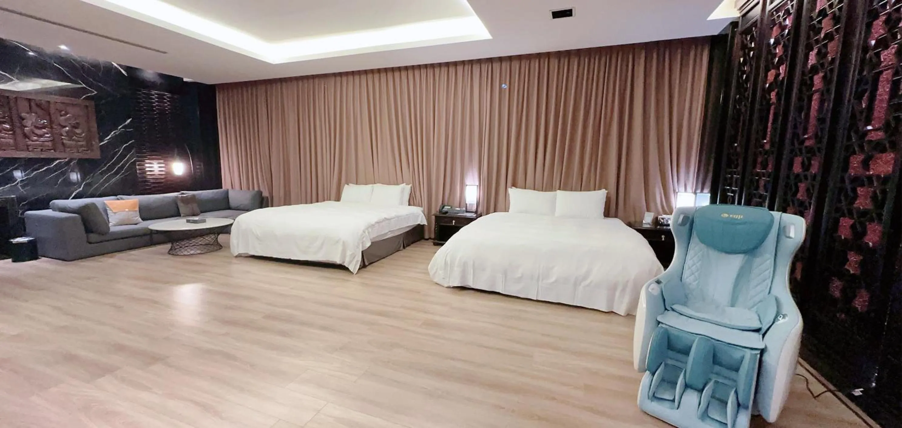 Bedroom, Bed in Orient Luxury Villa Motel