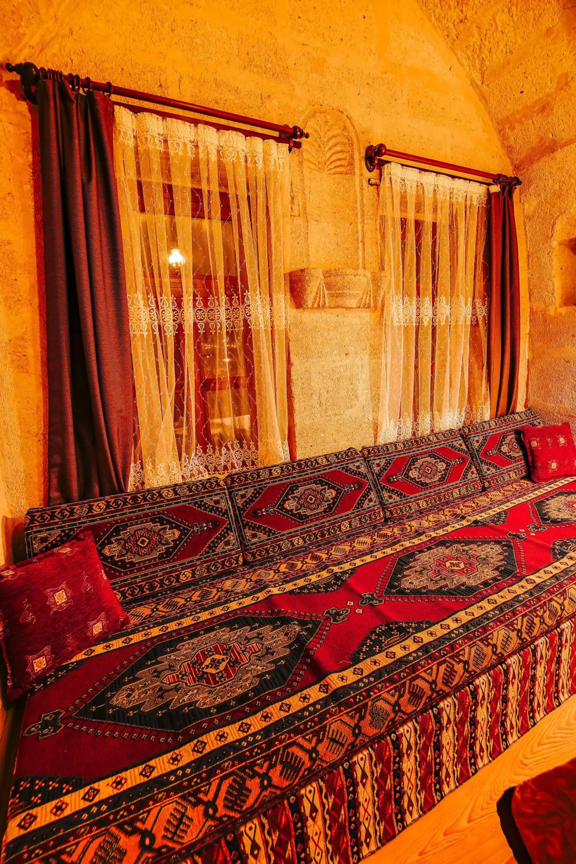 Seating area, Bed in Alaca Cave Cappadocia