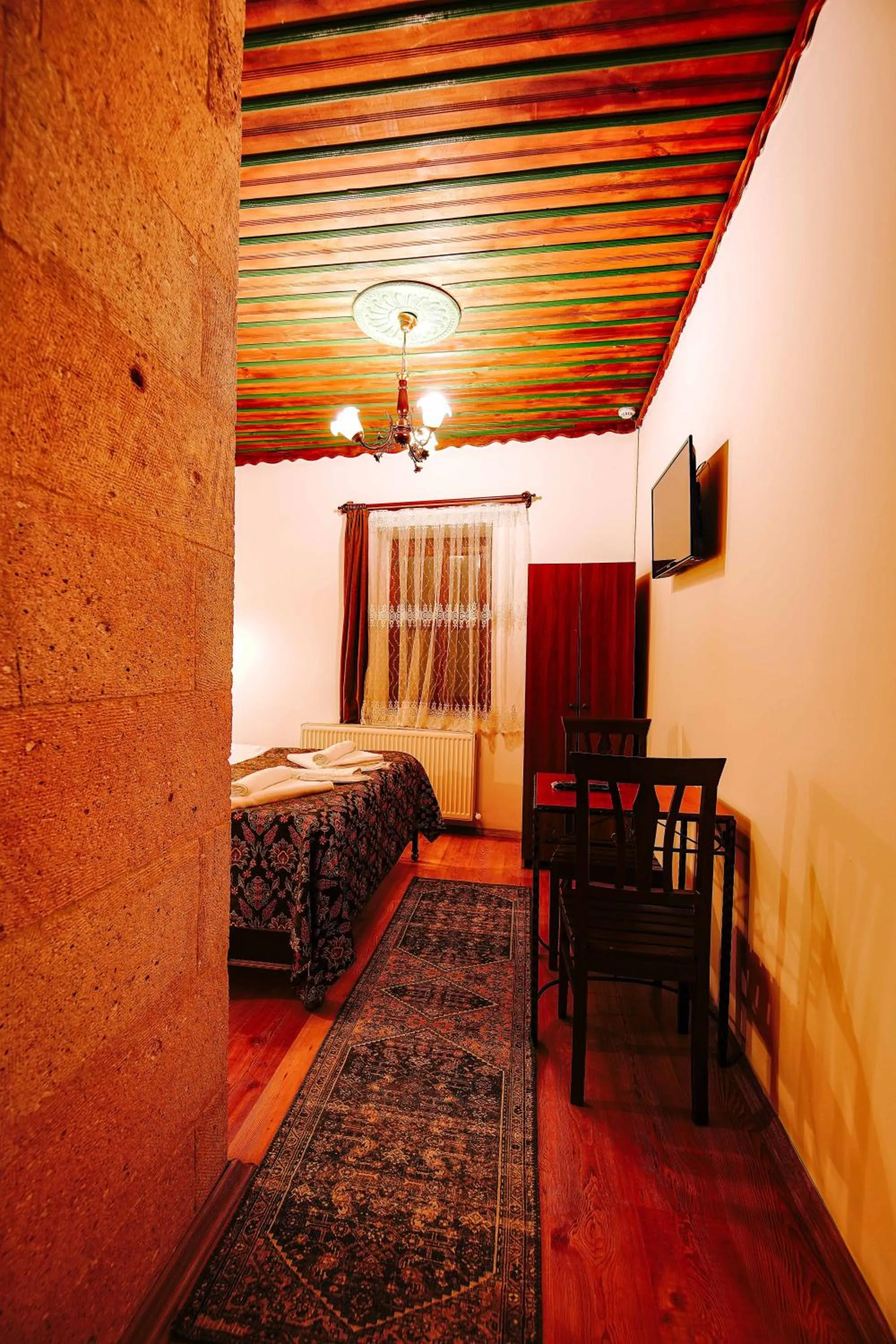 Communal lounge/ TV room, Bed in Alaca Cave Cappadocia