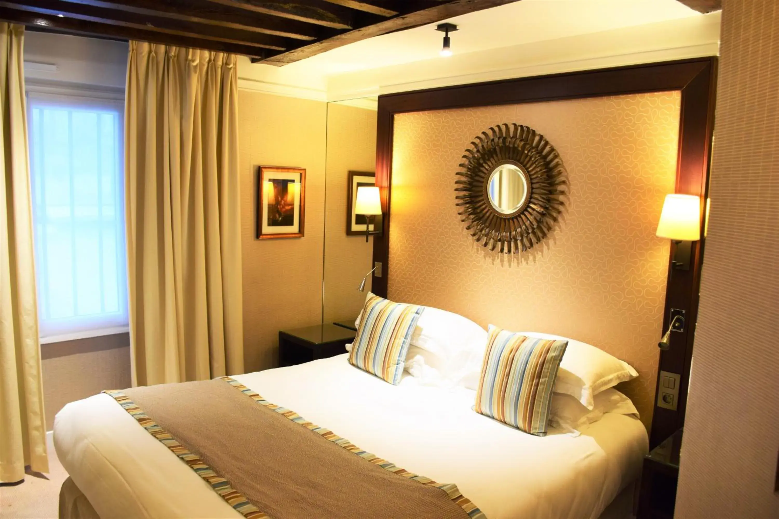 Bed in Folkestone Opéra Bed in Folkestone Opéra