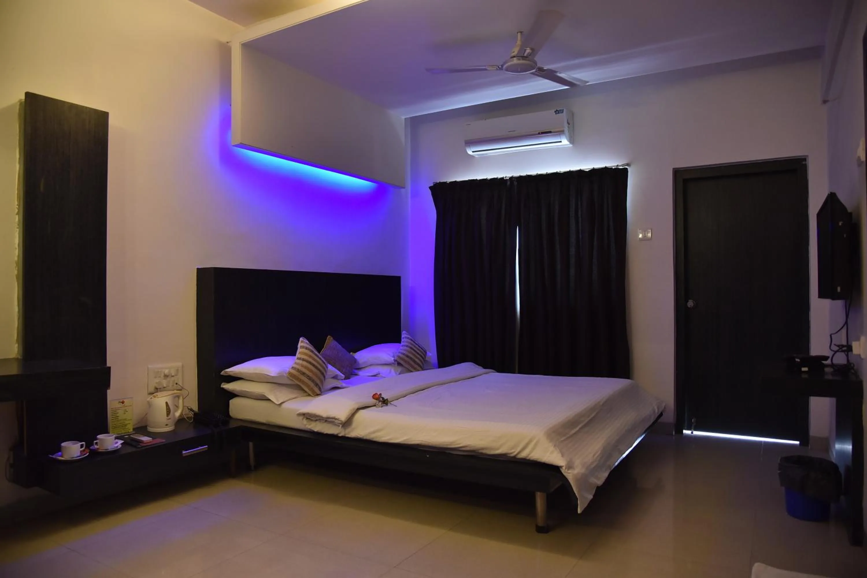 Photo of the whole room, Bed in Hotel Rama Heritage