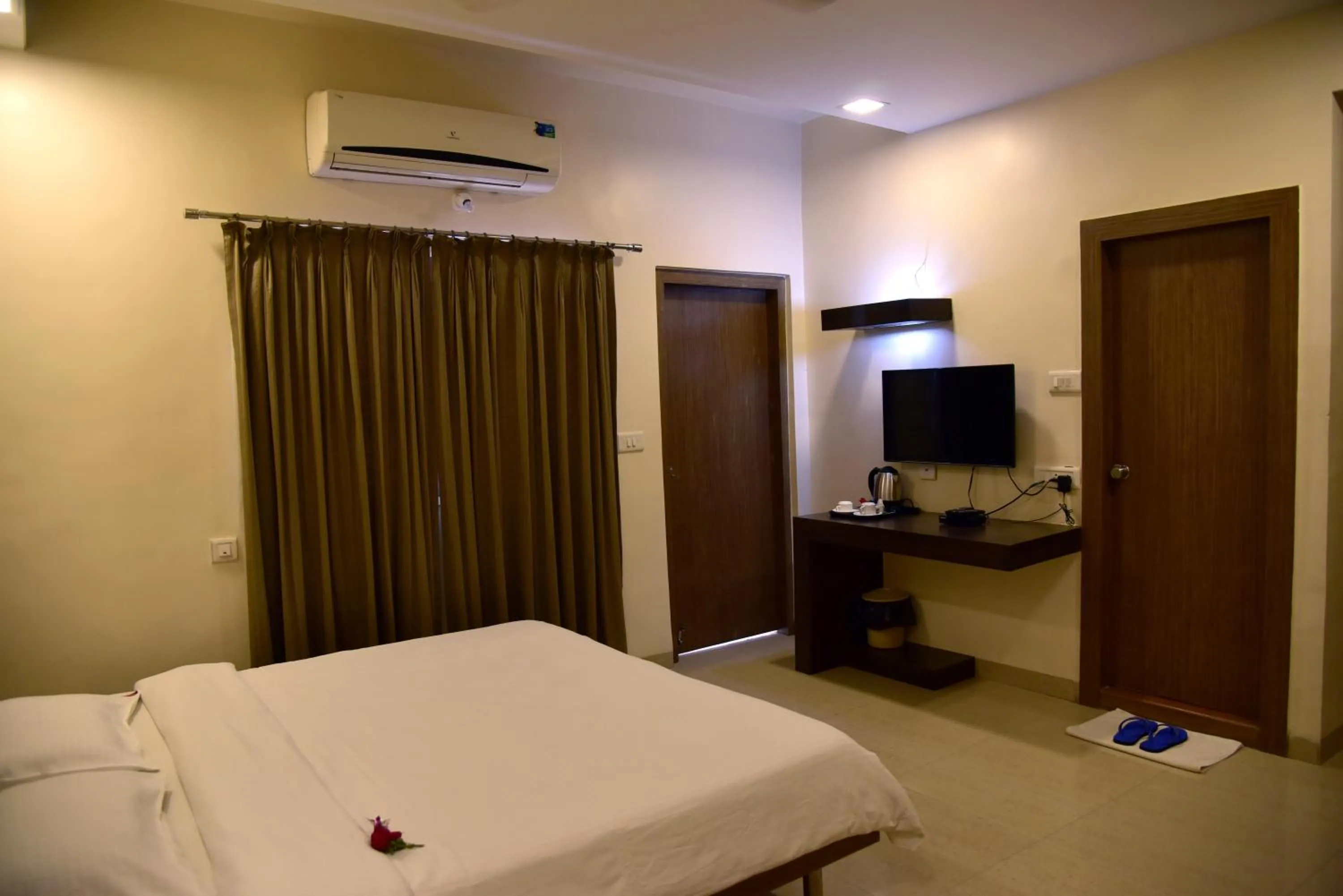 cot, Bed in Hotel Rama Heritage