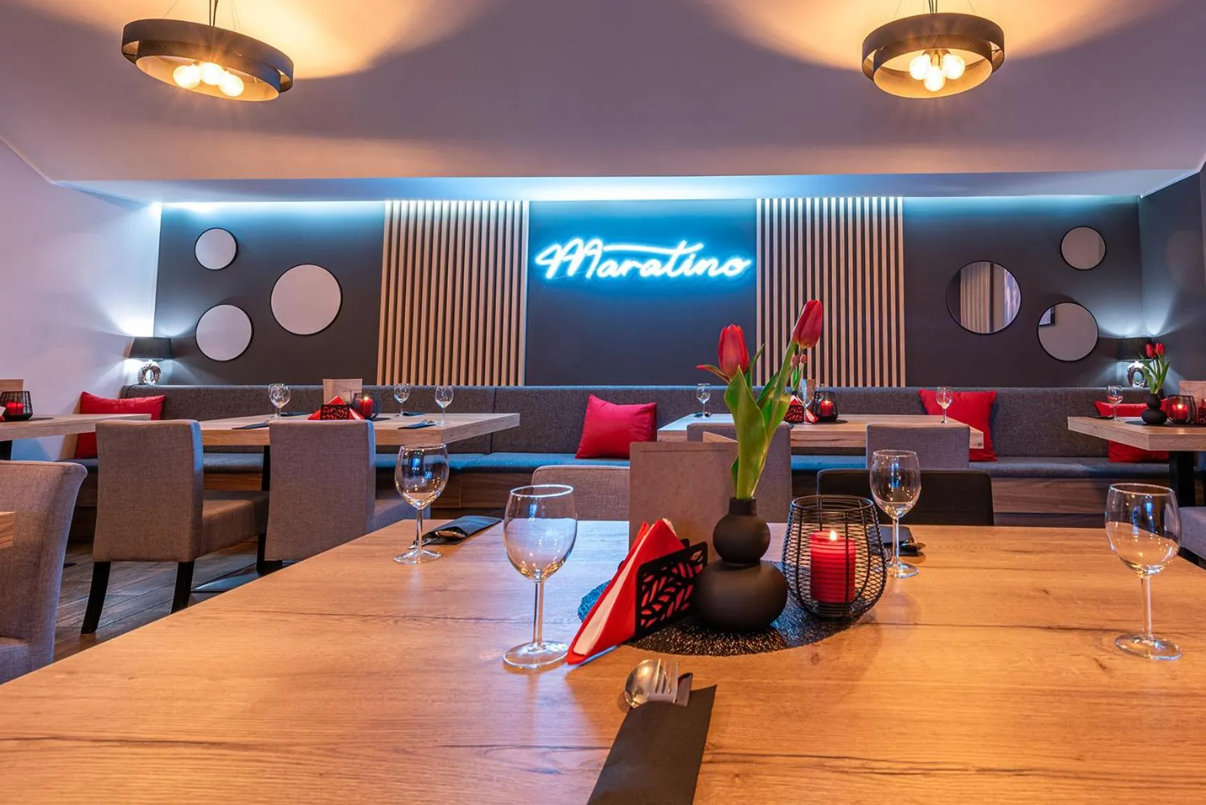 Restaurant/places to eat in Hotel Maraton