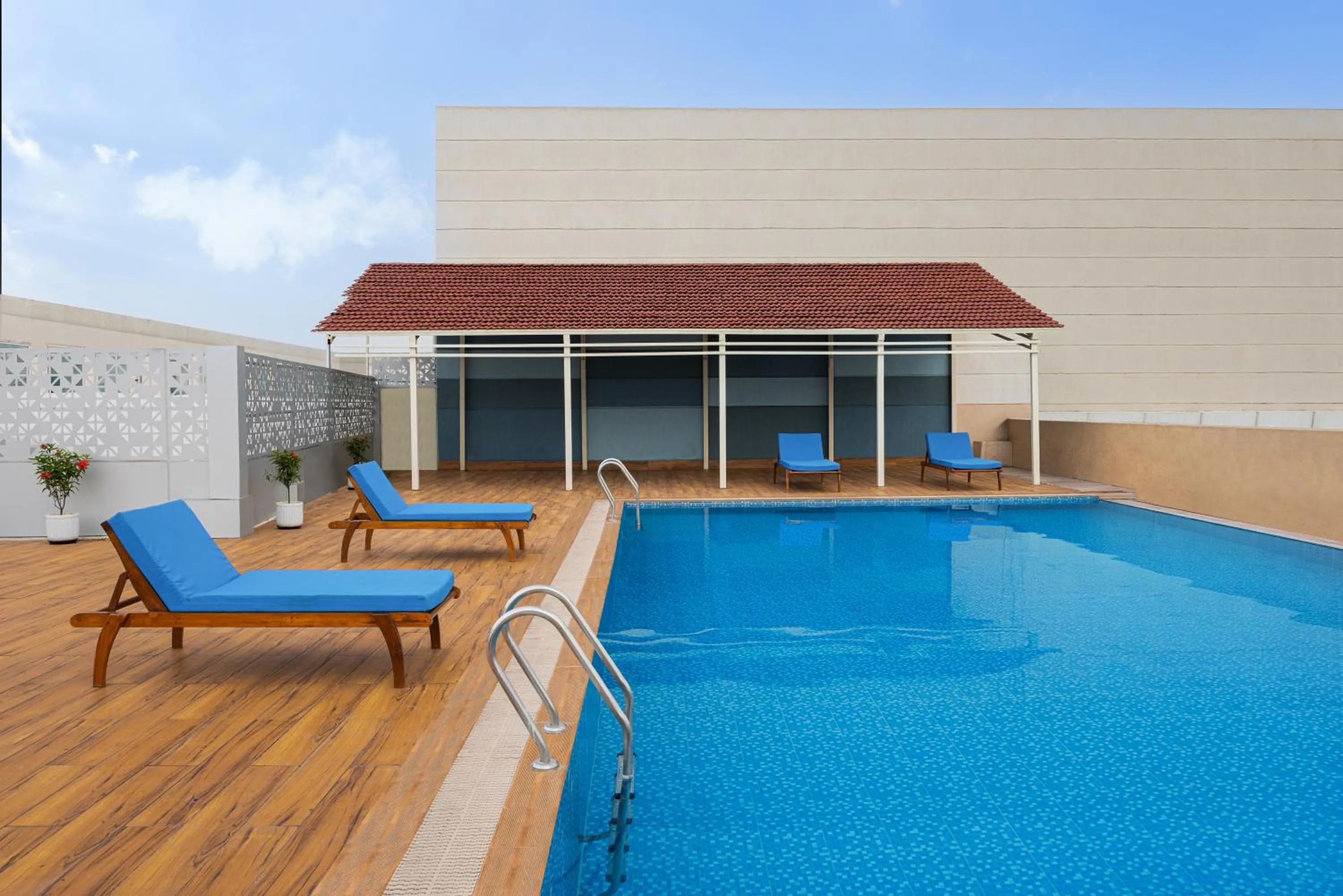 Swimming pool in Courtyard by Marriott Bilaspur