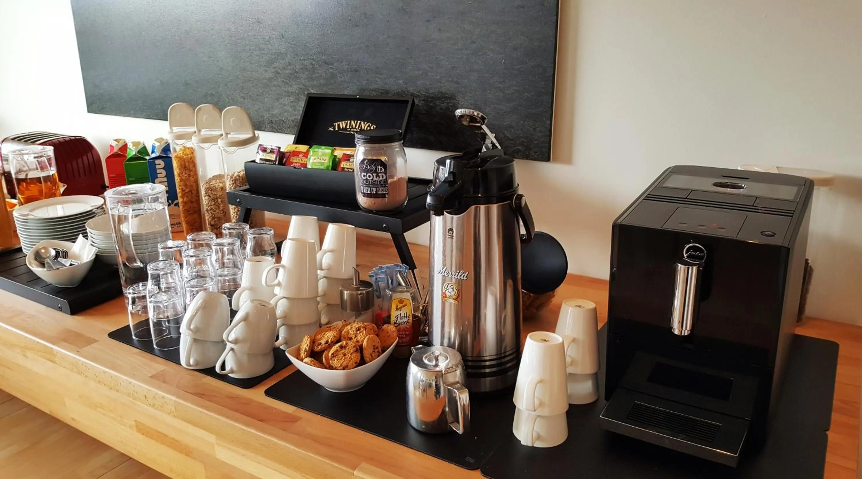 Communal lounge/ TV room in Volcano Hotel