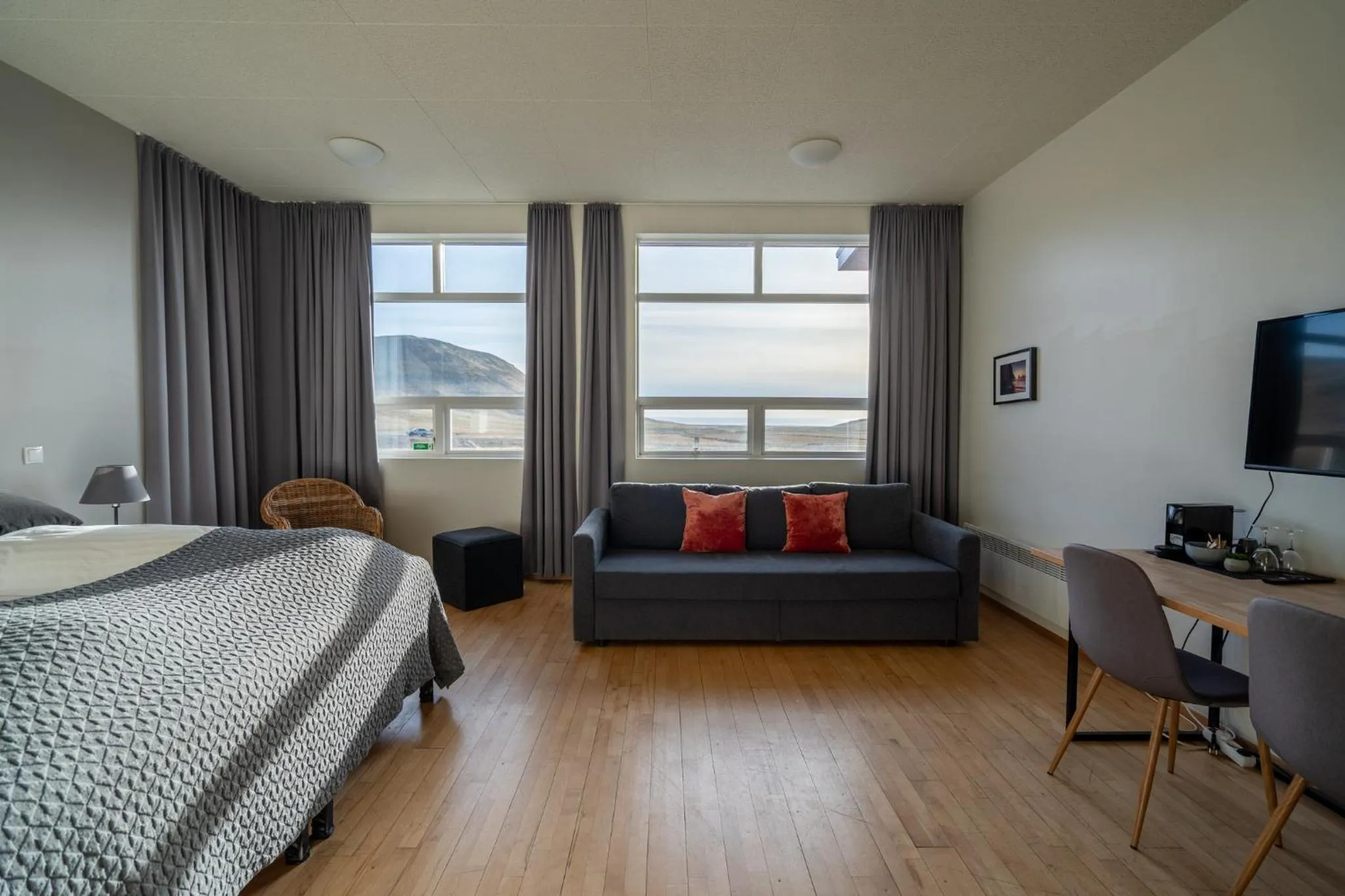 Property building, Bed in Volcano Hotel