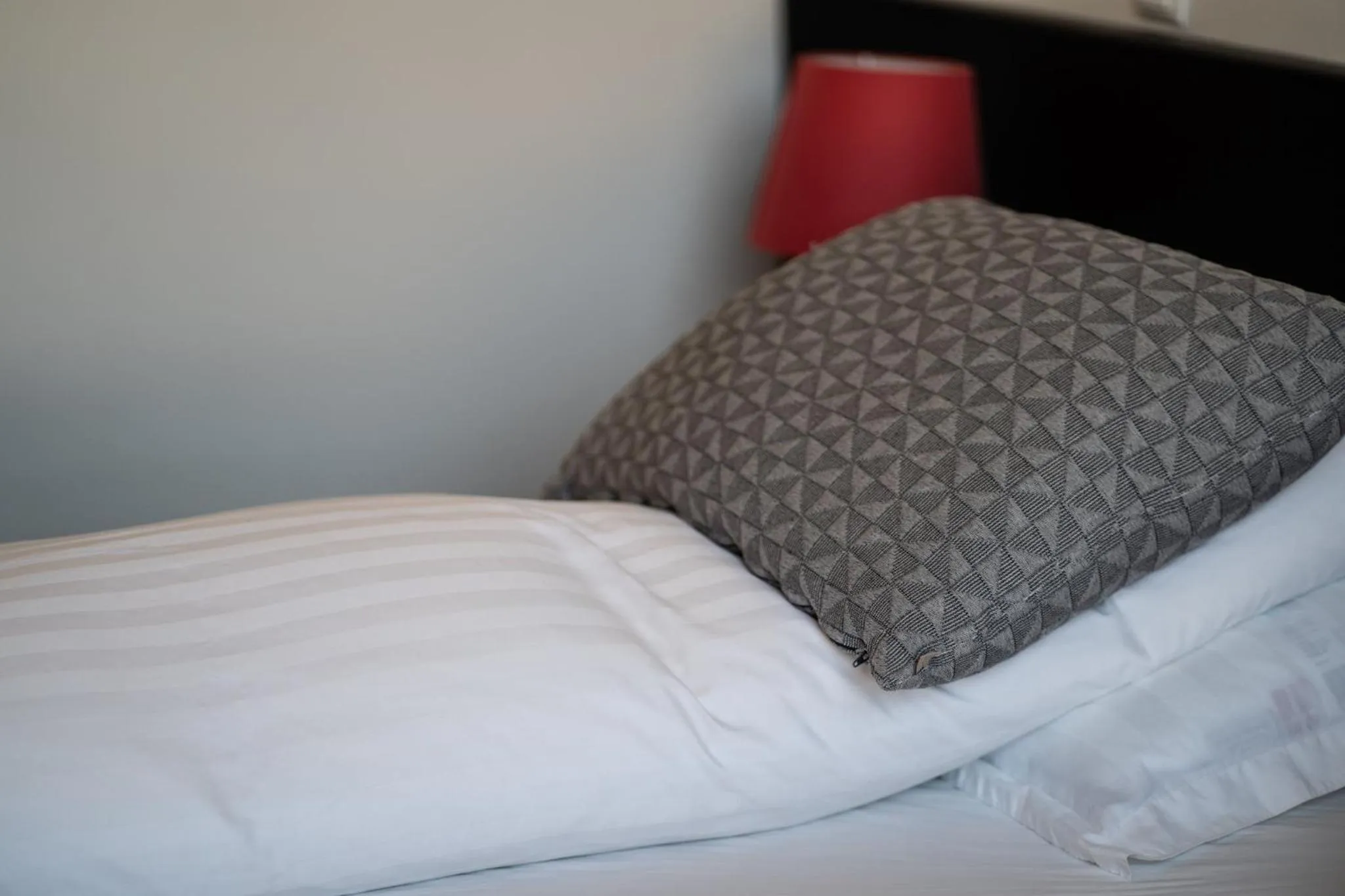 Bedroom, Bed in Volcano Hotel