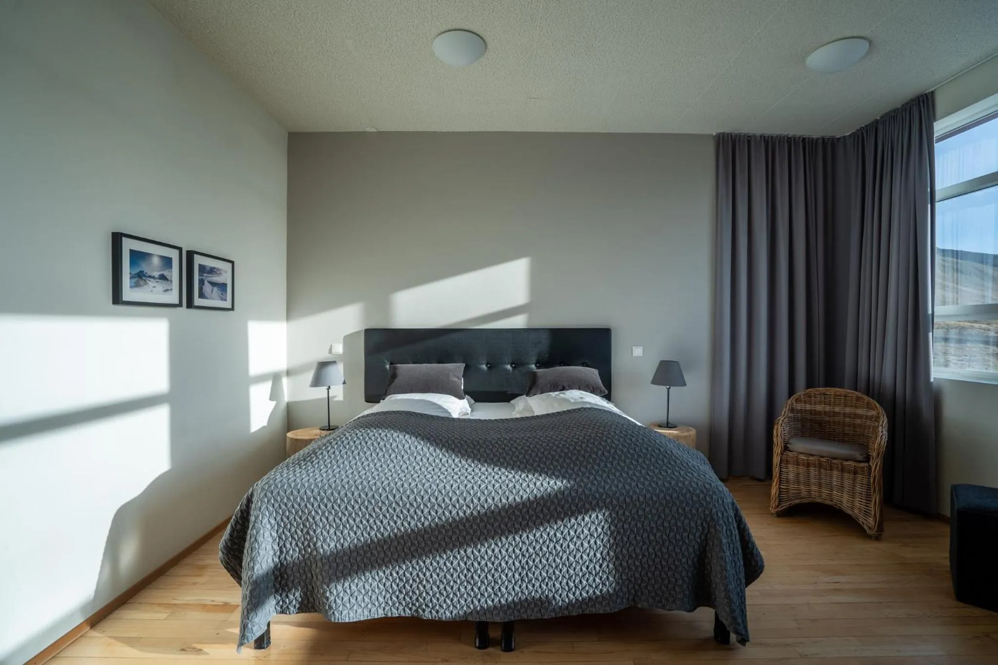 Bedroom, Bed in Volcano Hotel