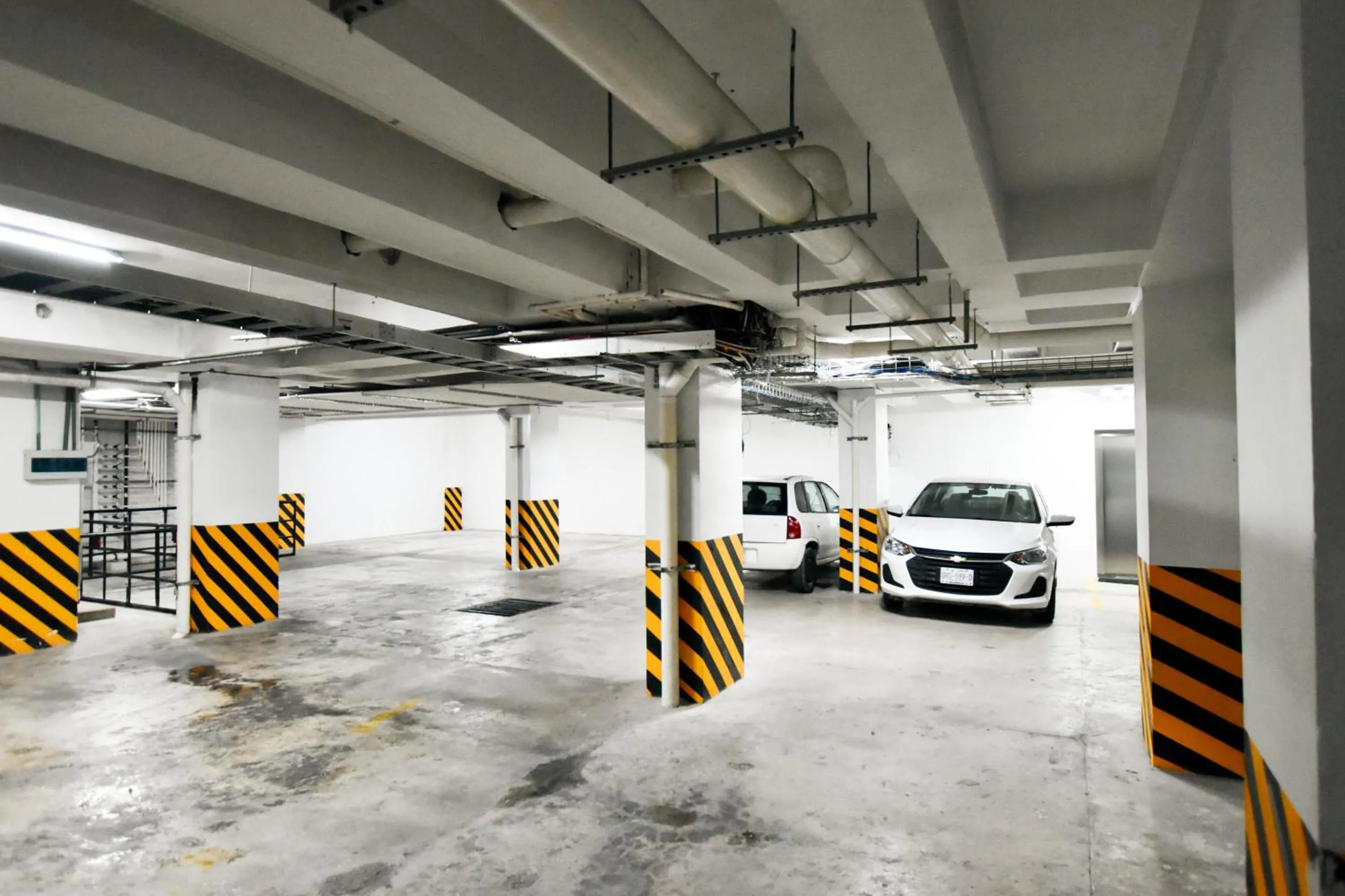Parking in OP downtown Studio by Casago