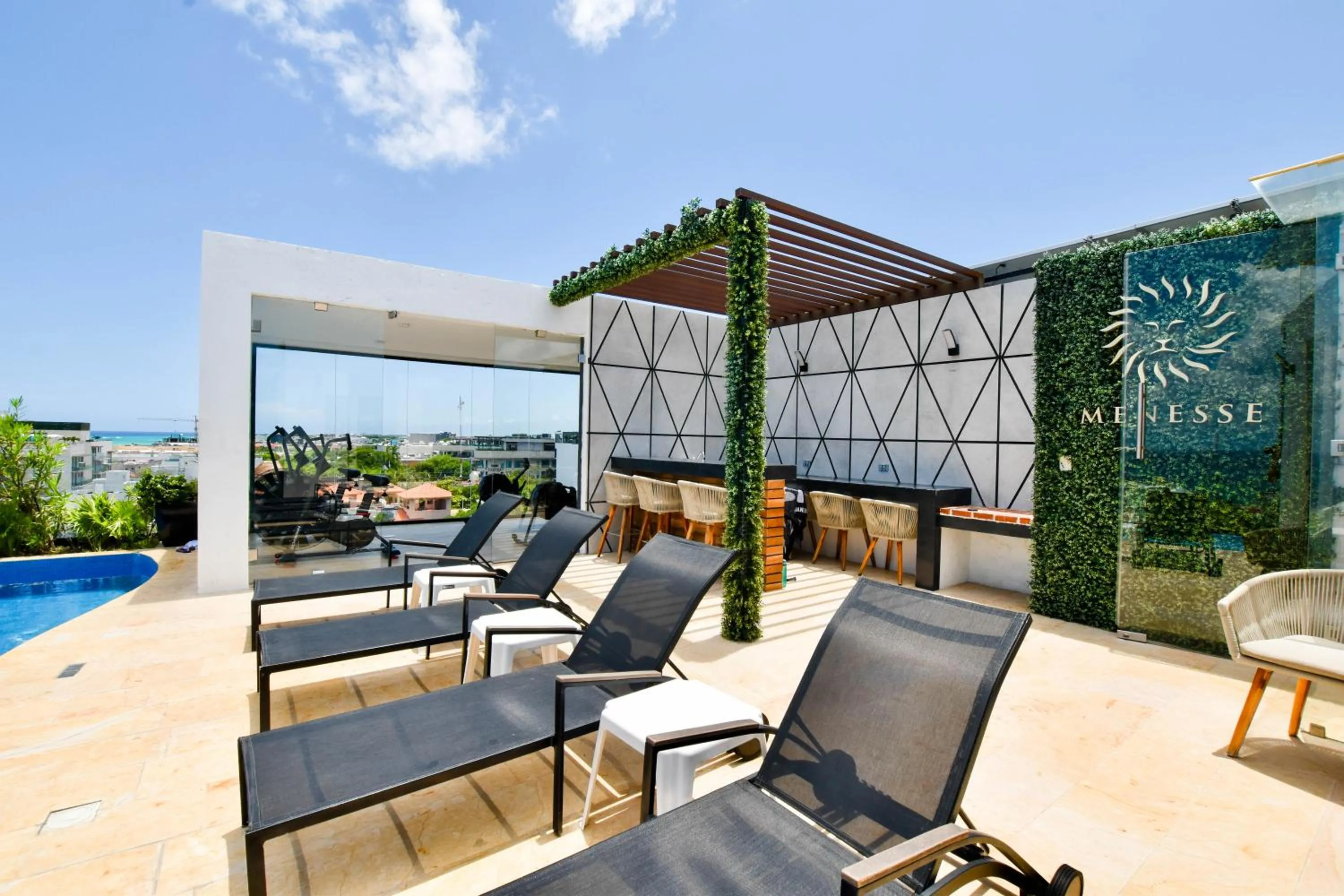 Swimming pool in OP downtown Studio by Casago