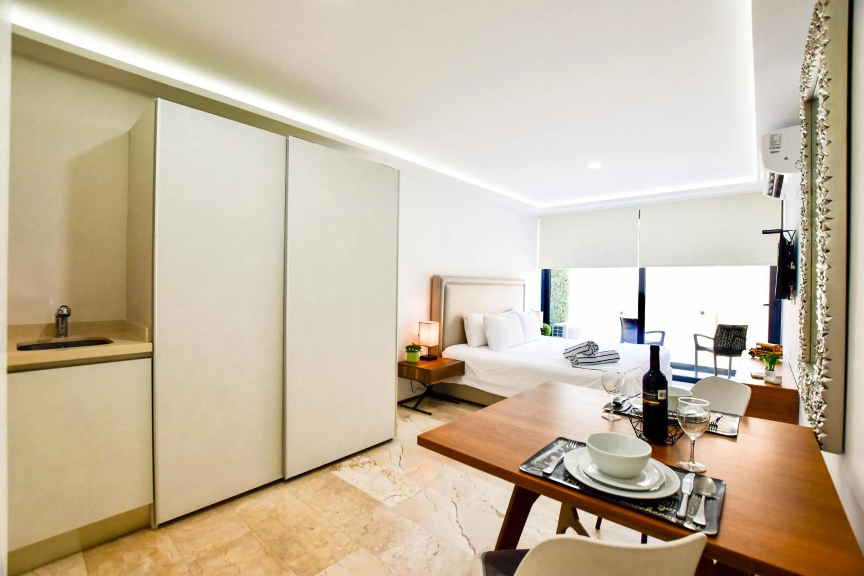 Bedroom, Bed in OP downtown Studio by Casago