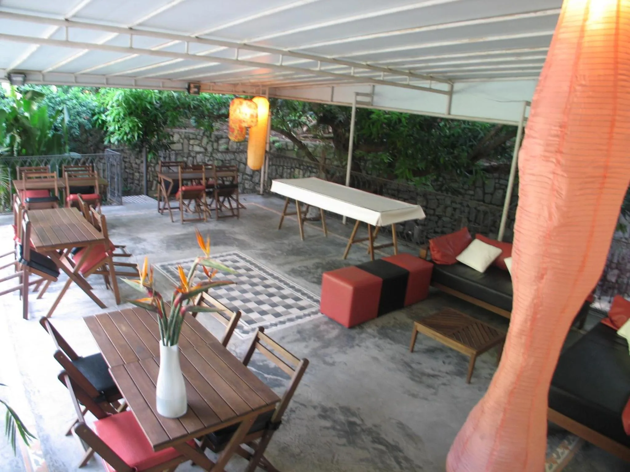 Restaurant/places to eat in Villa Laurinda
