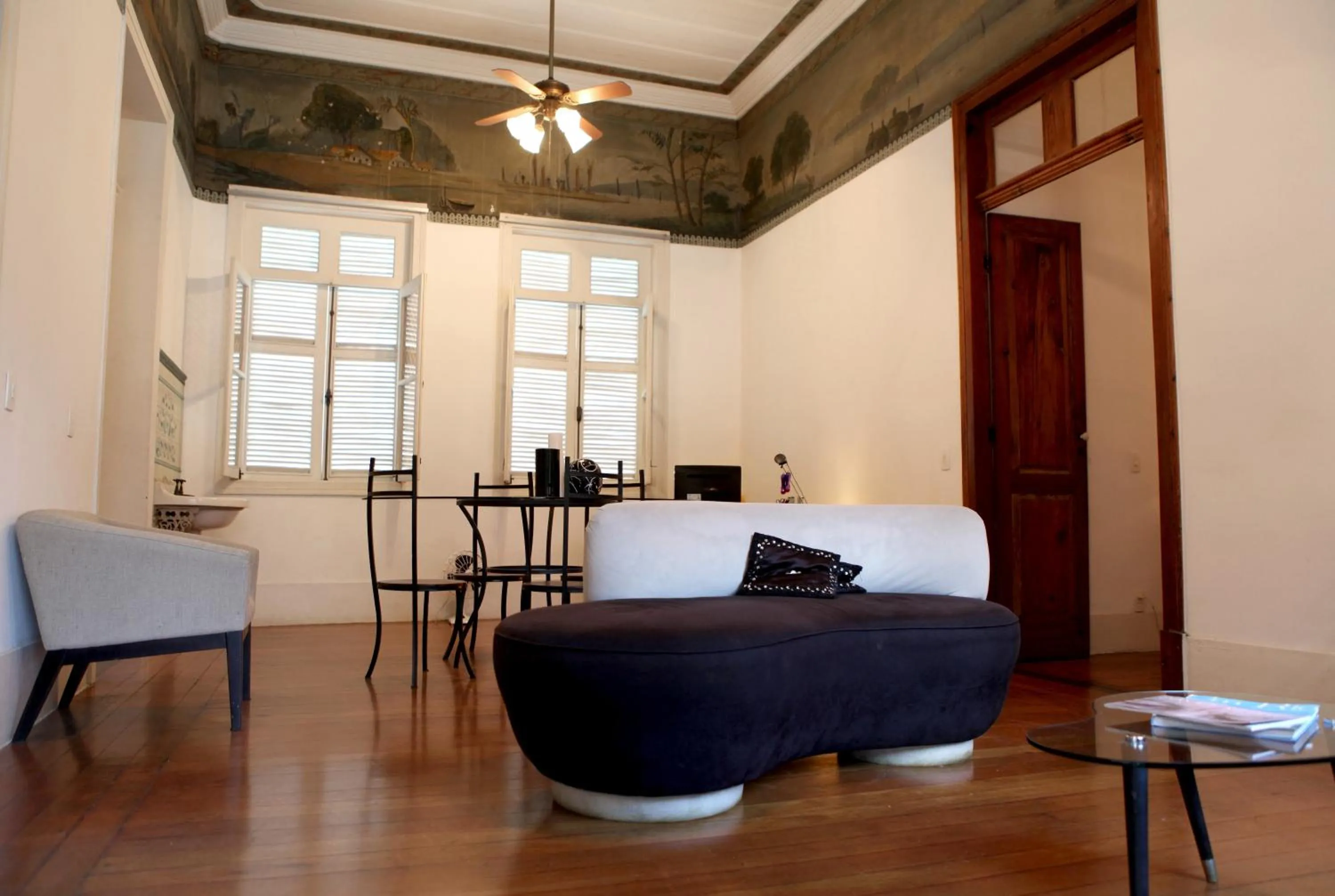 Seating area, Bed in Villa Laurinda