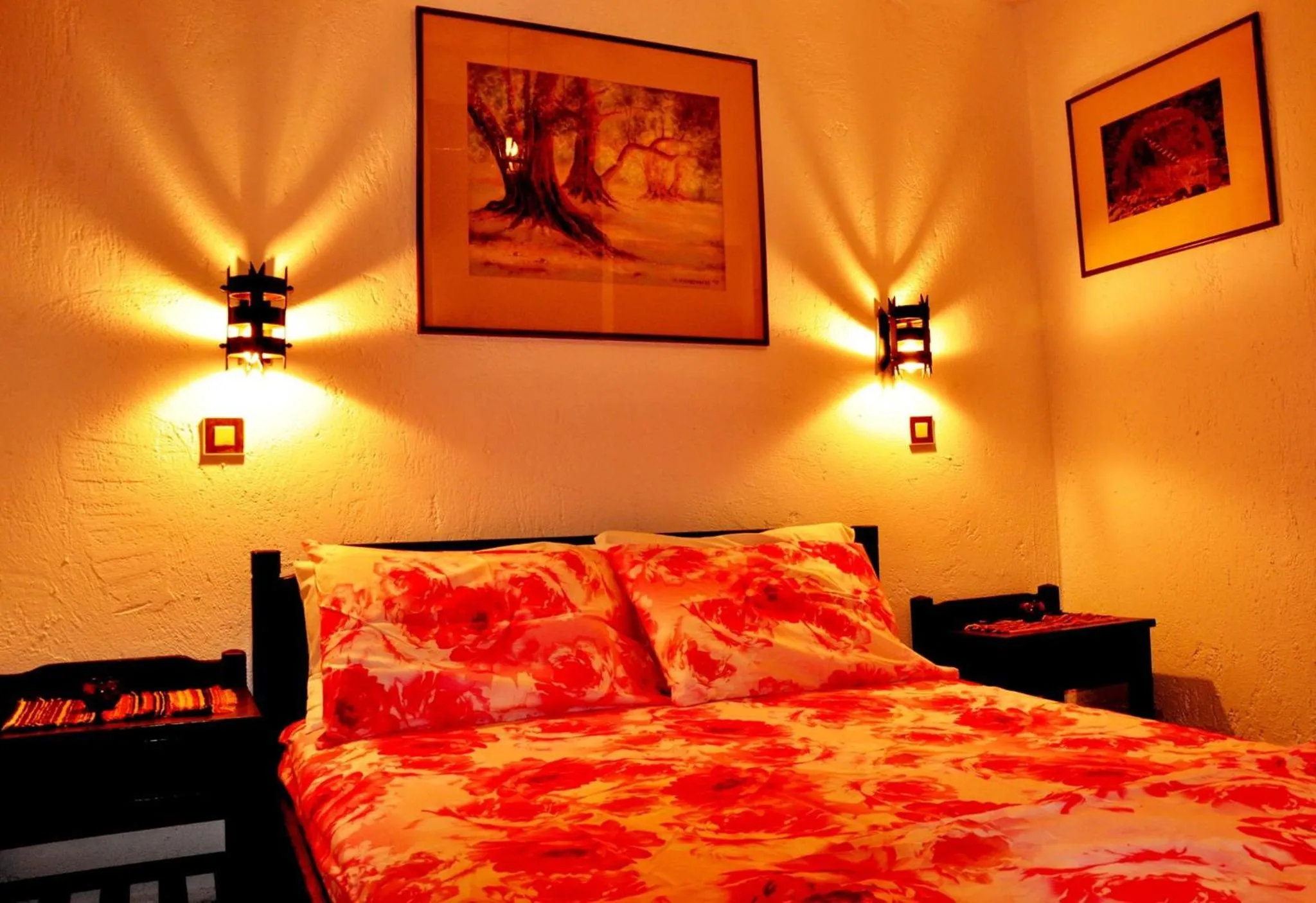 Bedroom, Bed in Heliotrope Apartments