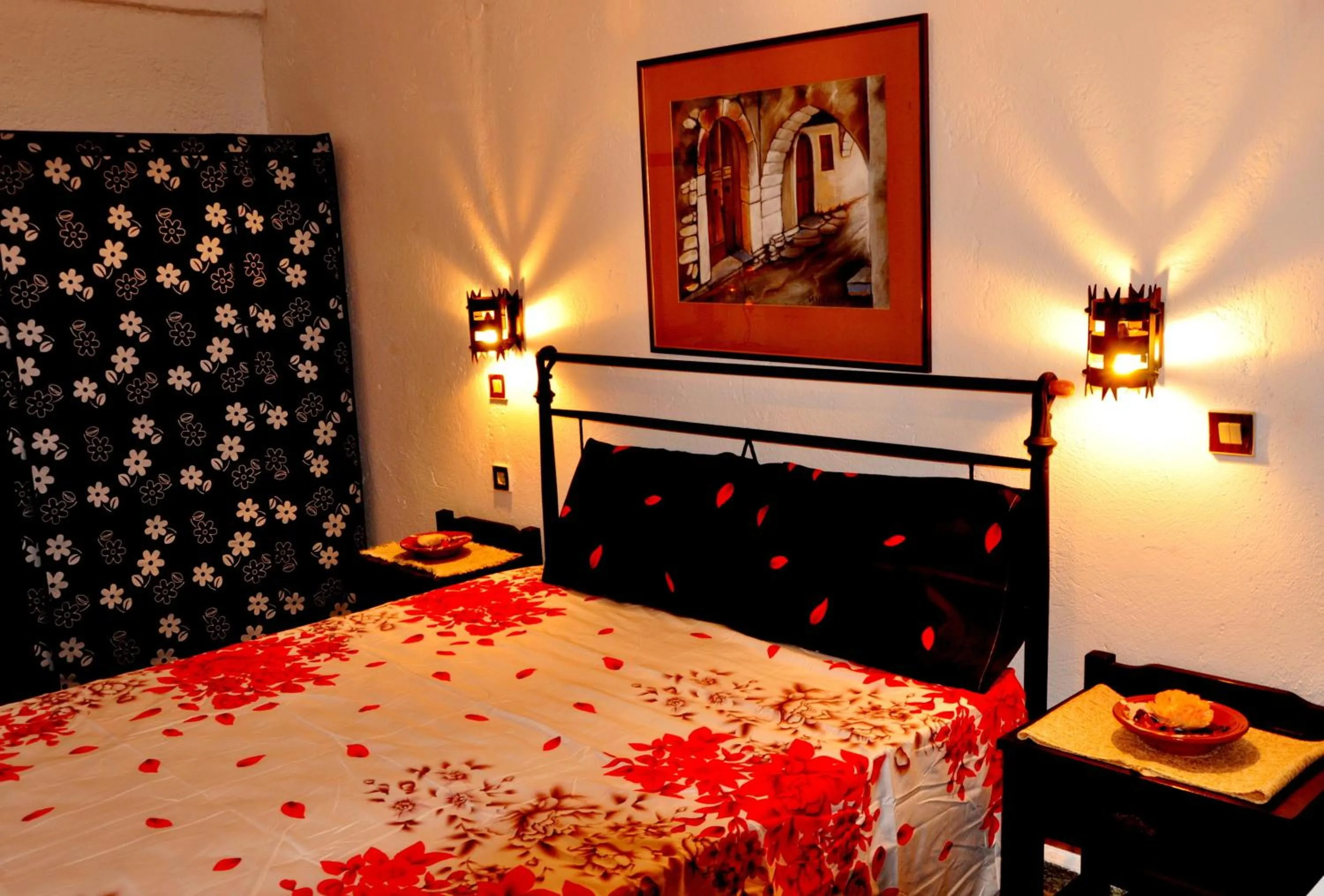 Bed in Heliotrope Apartments