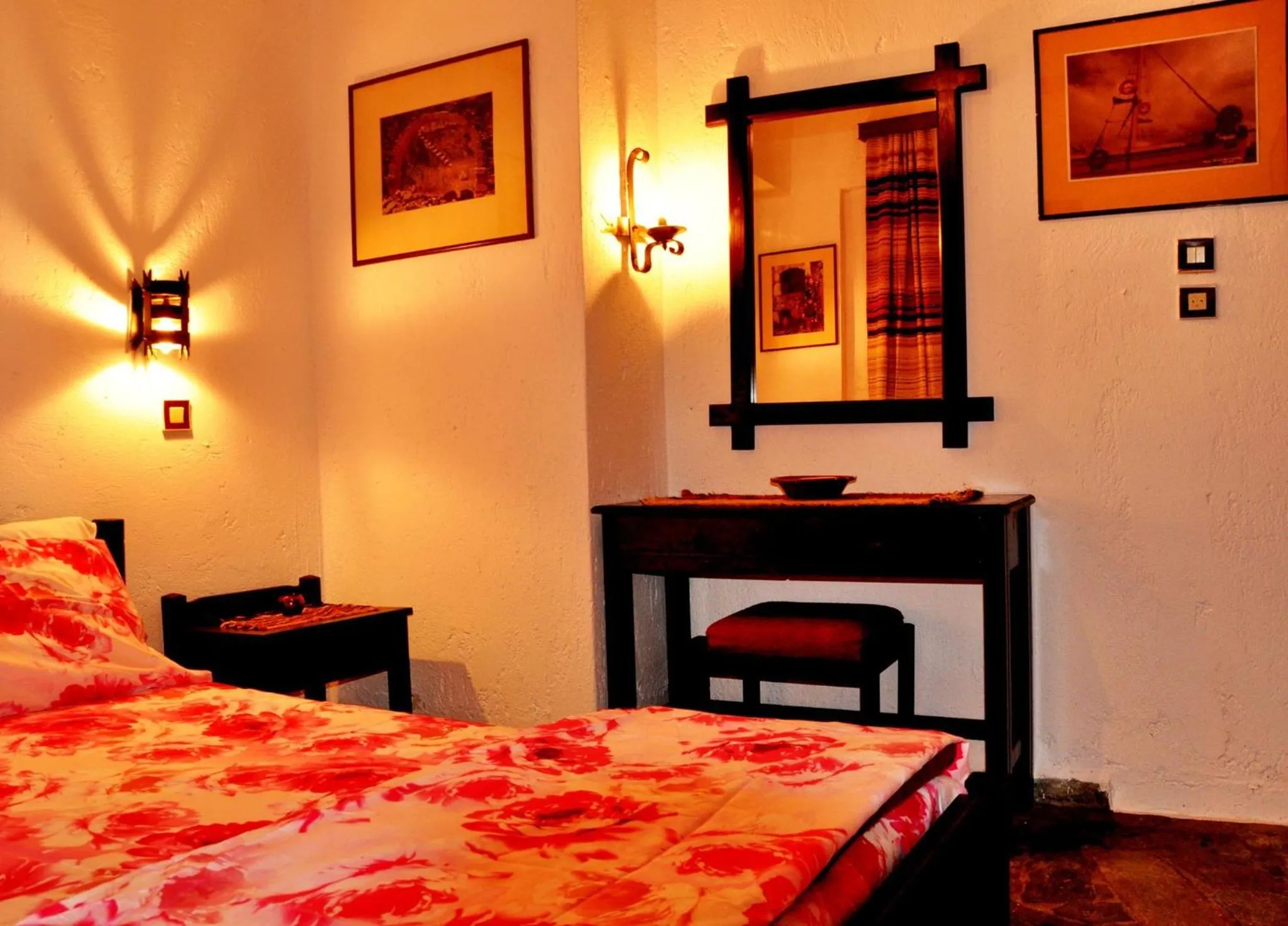 Bedroom, Bed in Heliotrope Apartments