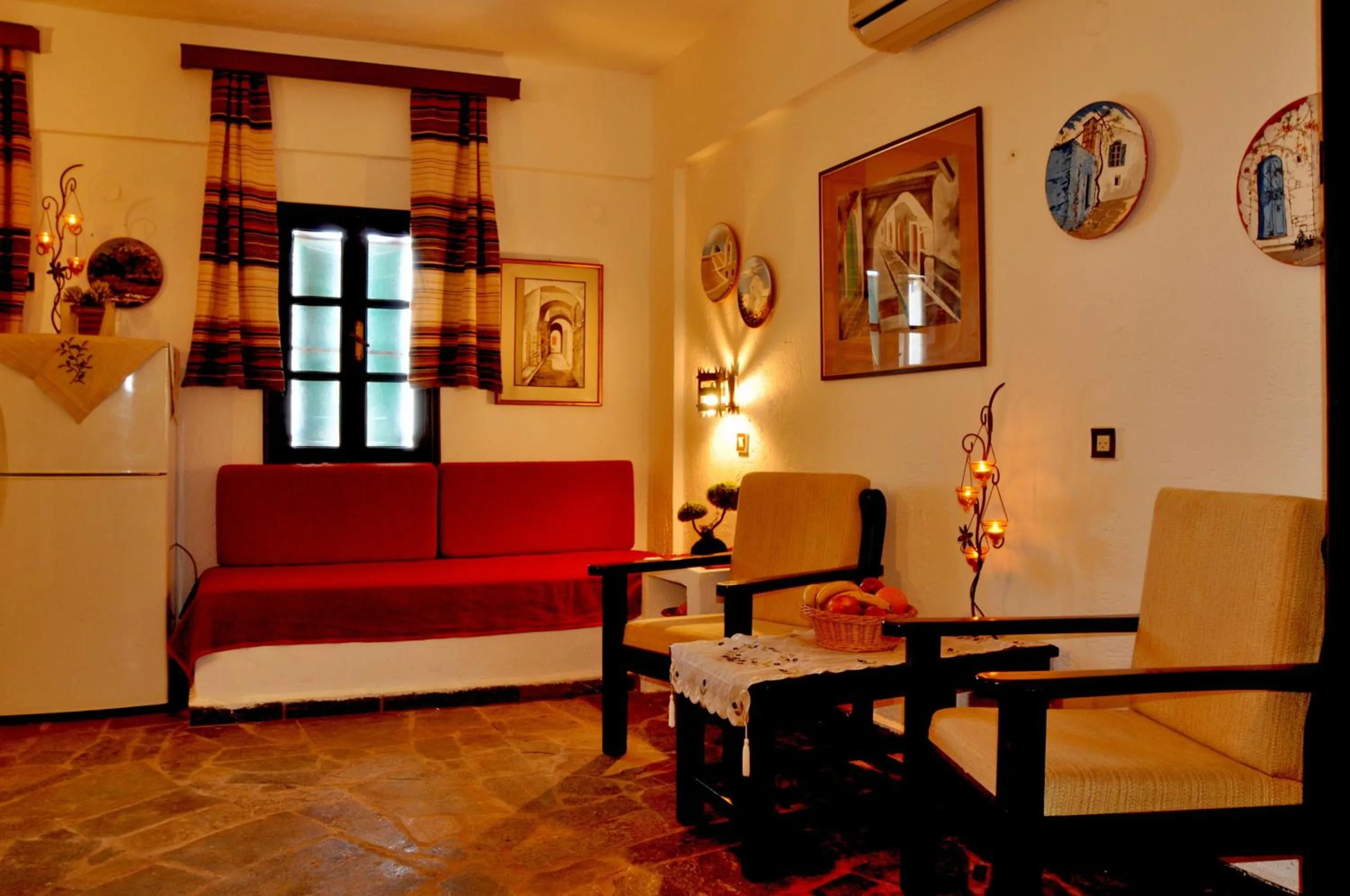 Living room in Heliotrope Apartments